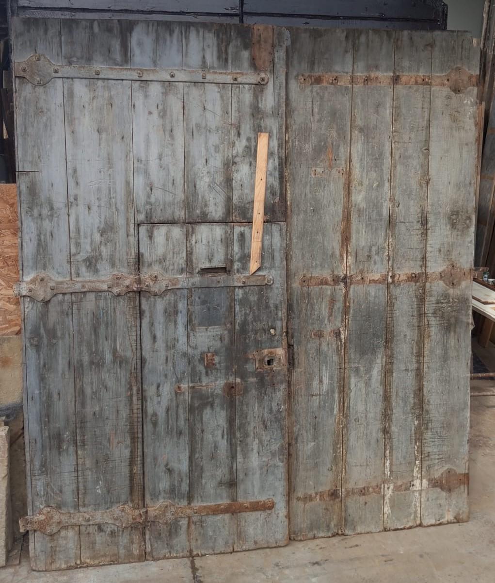19th Century Large Main entrance door double-leaf nailed chestnut, Italy For Sale