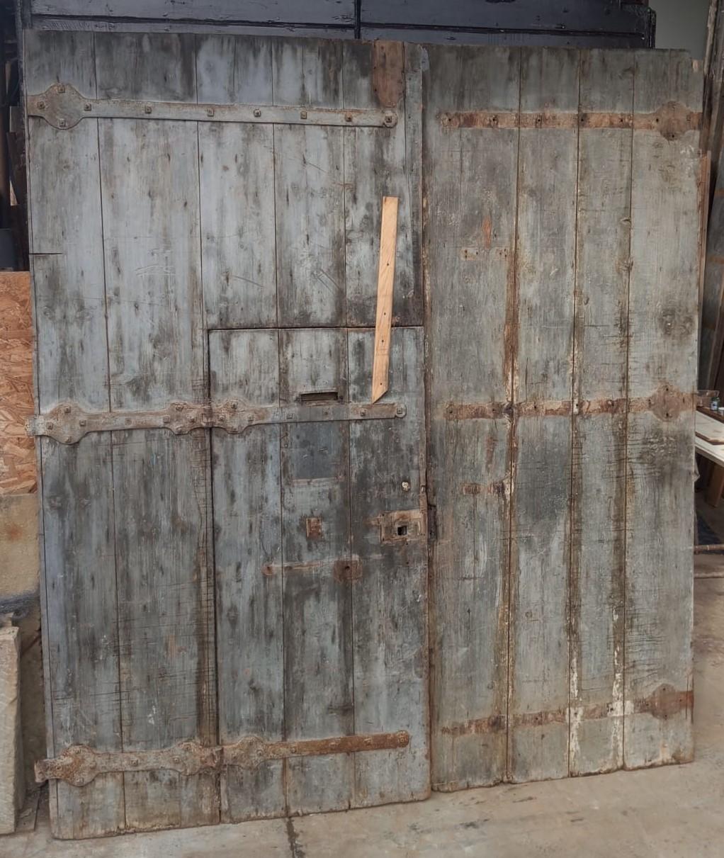 Large Main entrance door double-leaf nailed chestnut, Italy For Sale 2