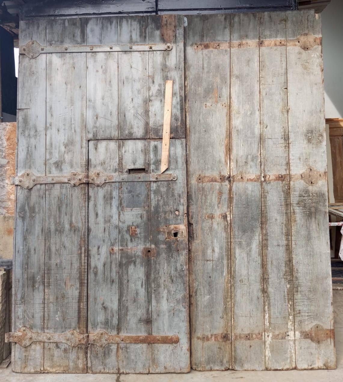 Large Main entrance door double-leaf nailed chestnut, Italy For Sale 3