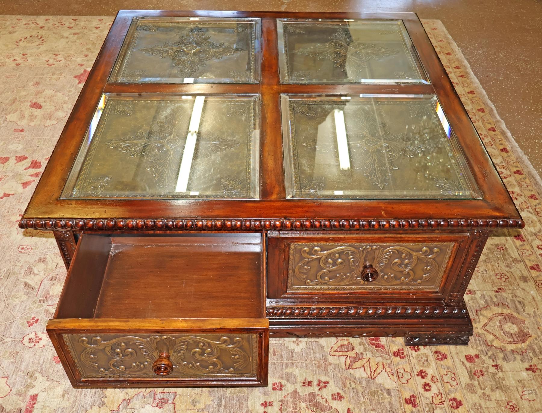 Mesa baja grande Maitland Smith de cobre y caoba envejecida en venta 5