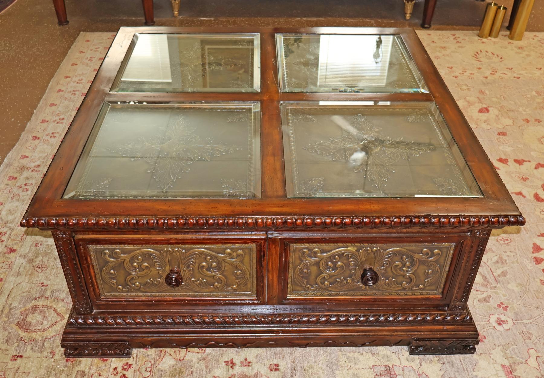 Mesa baja grande Maitland Smith de cobre y caoba envejecida en Bastante bueno estado para la venta en Long Branch, NJ