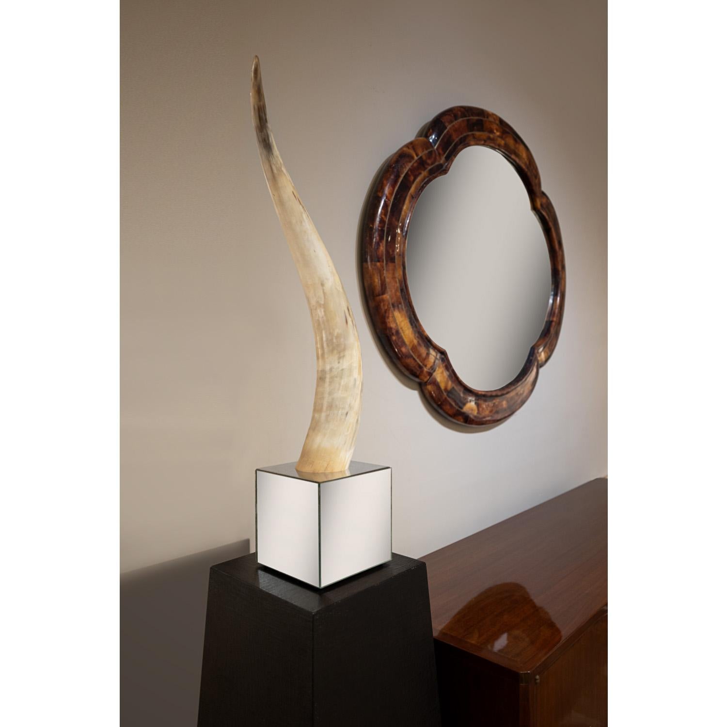 Large Majestic Horn Mounted On A Mirrored Cube Base 1970's In Excellent Condition For Sale In New York, NY