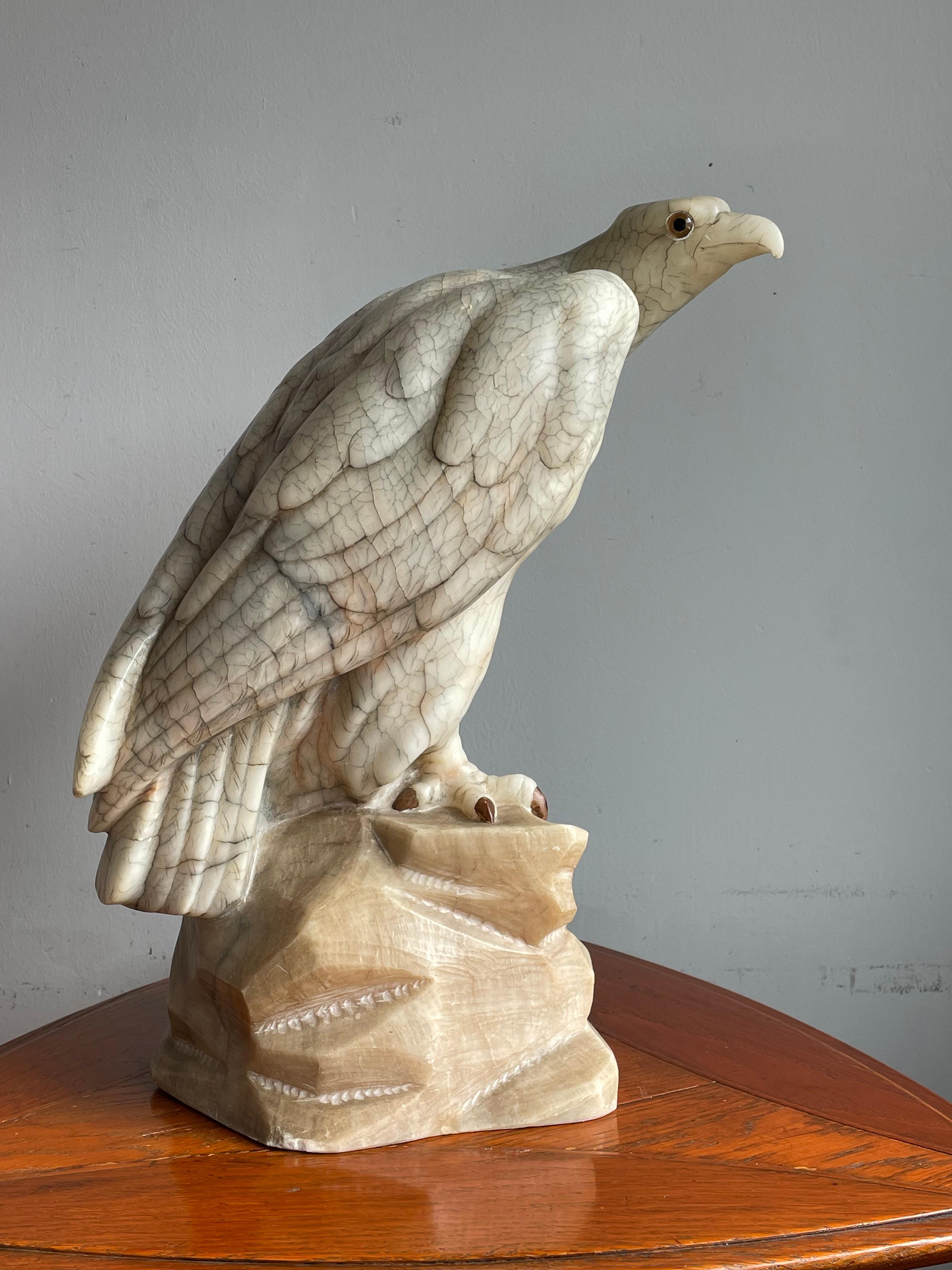 Large Majestic & Lifelike Antique Alabaster Bald Eagle Sculpture w. Glass Eyes In Excellent Condition For Sale In Lisse, NL