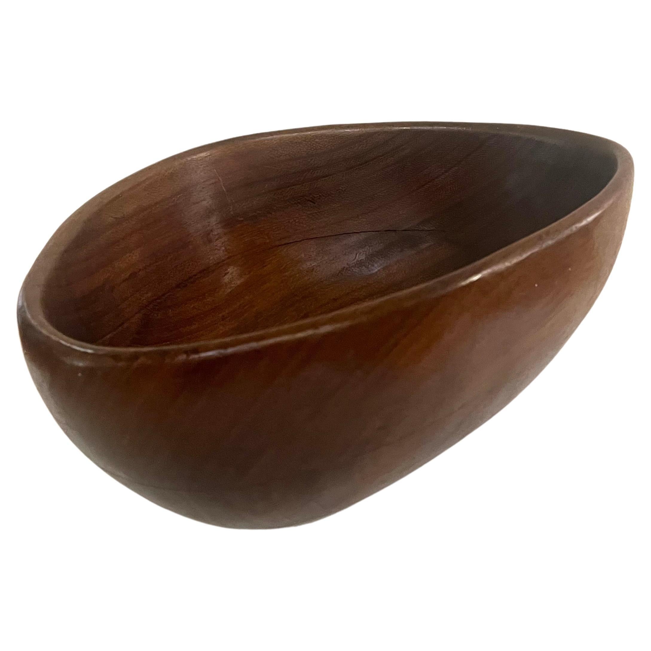 Large Majestic solid walnut Carved Freeform Tribal Bowl In Good Condition For Sale In San Diego, CA