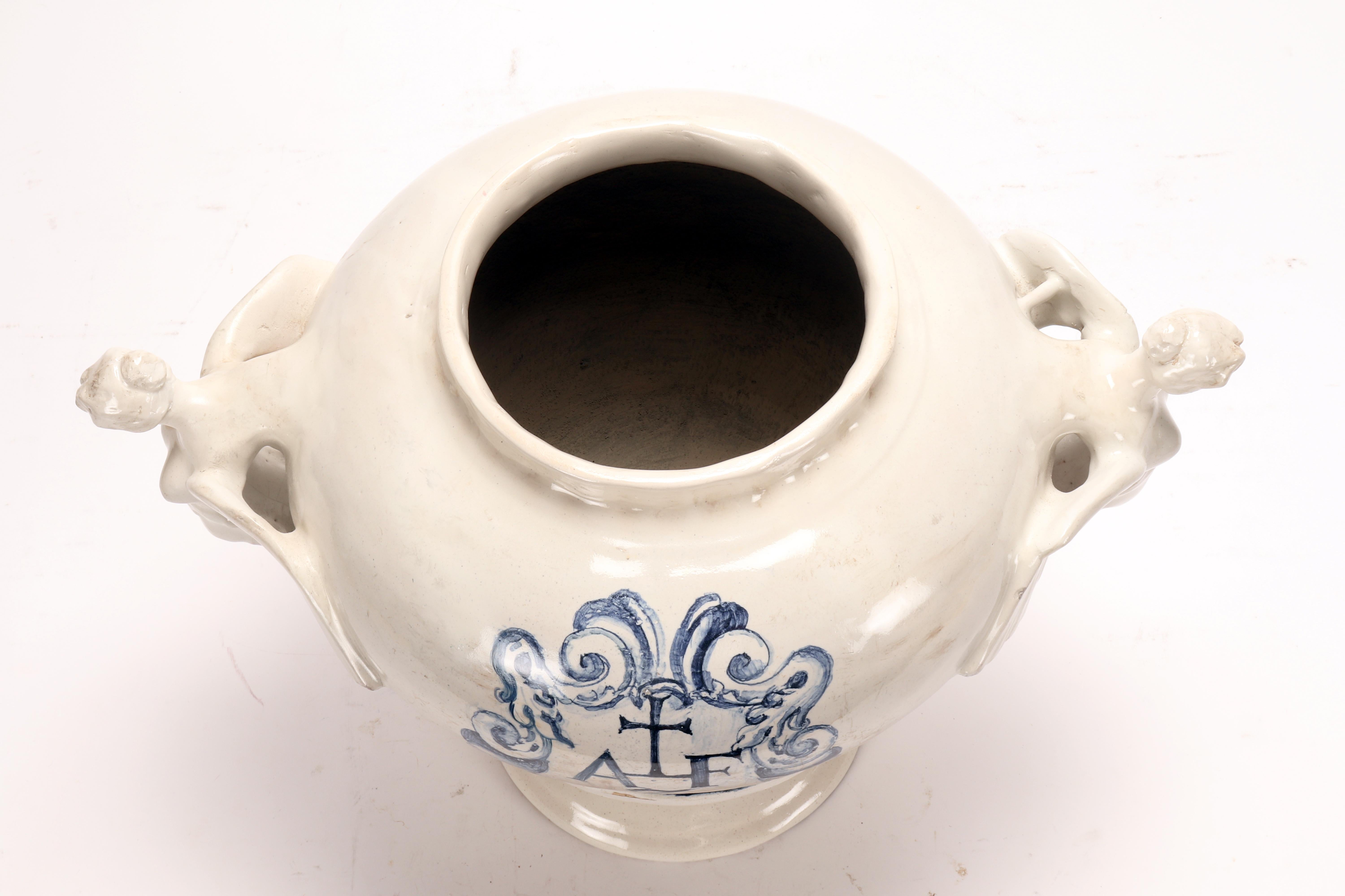 Large majolica Albarello with pharmaceutical writing, Italy circa 1730. For Sale 8