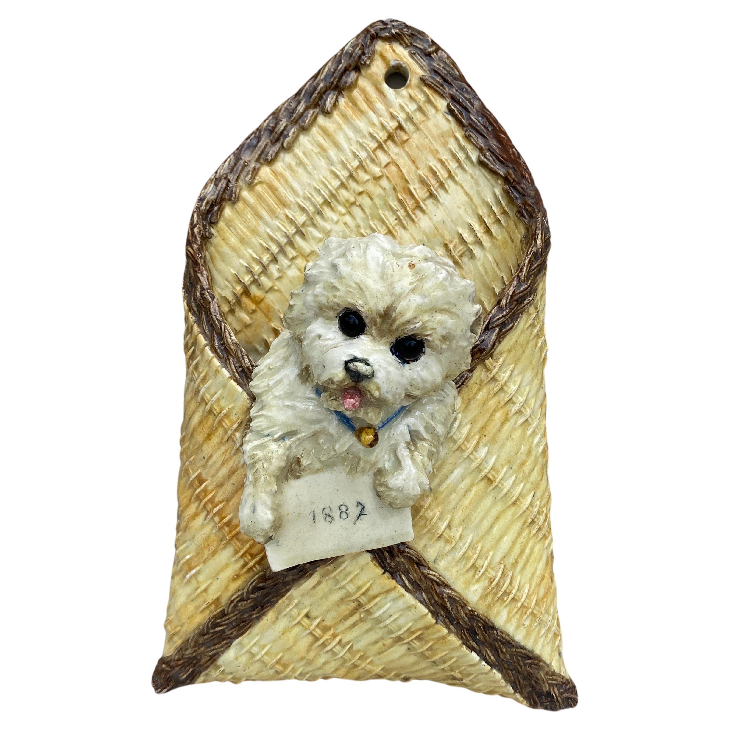 Gran cesta de mayólica Perro Bichón Bolsillo de pared Theodore Deck circa 1887