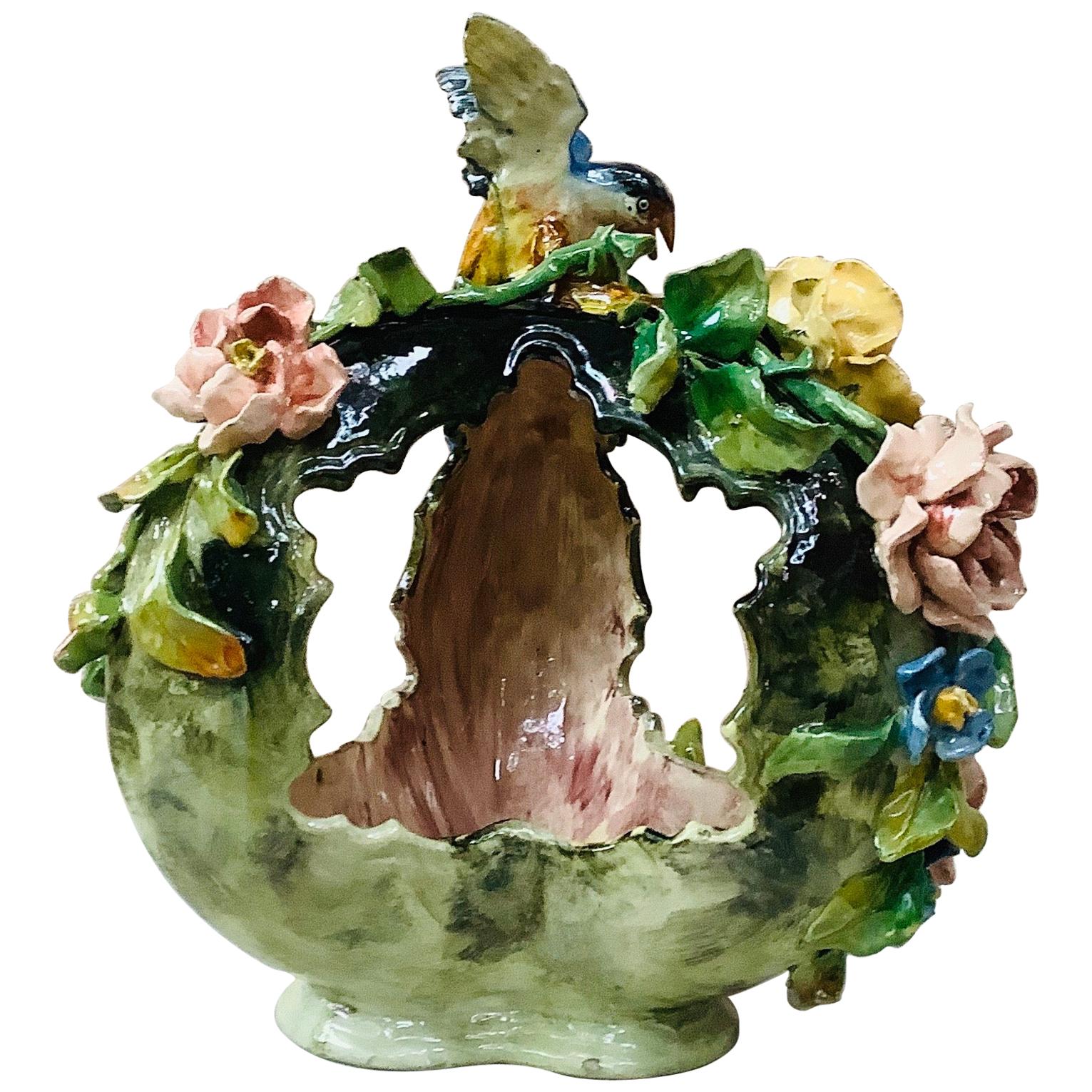 Grand centre de table en majolique:: oiseau & Panier de fleurs:: vers 1880