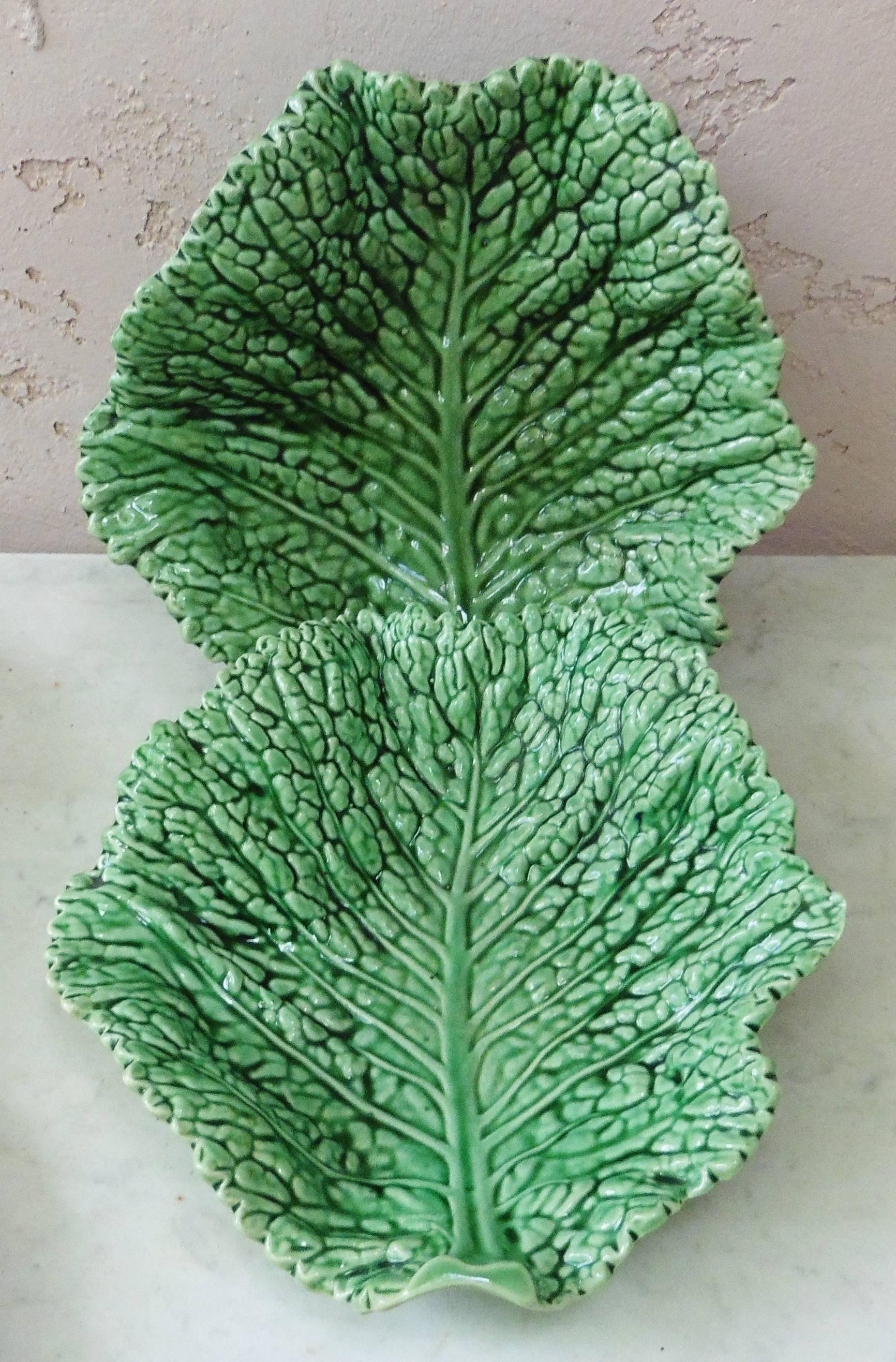 French Provincial Large Majolica Green Cabbage Leaf Platter Sarreguemines, circa 1930