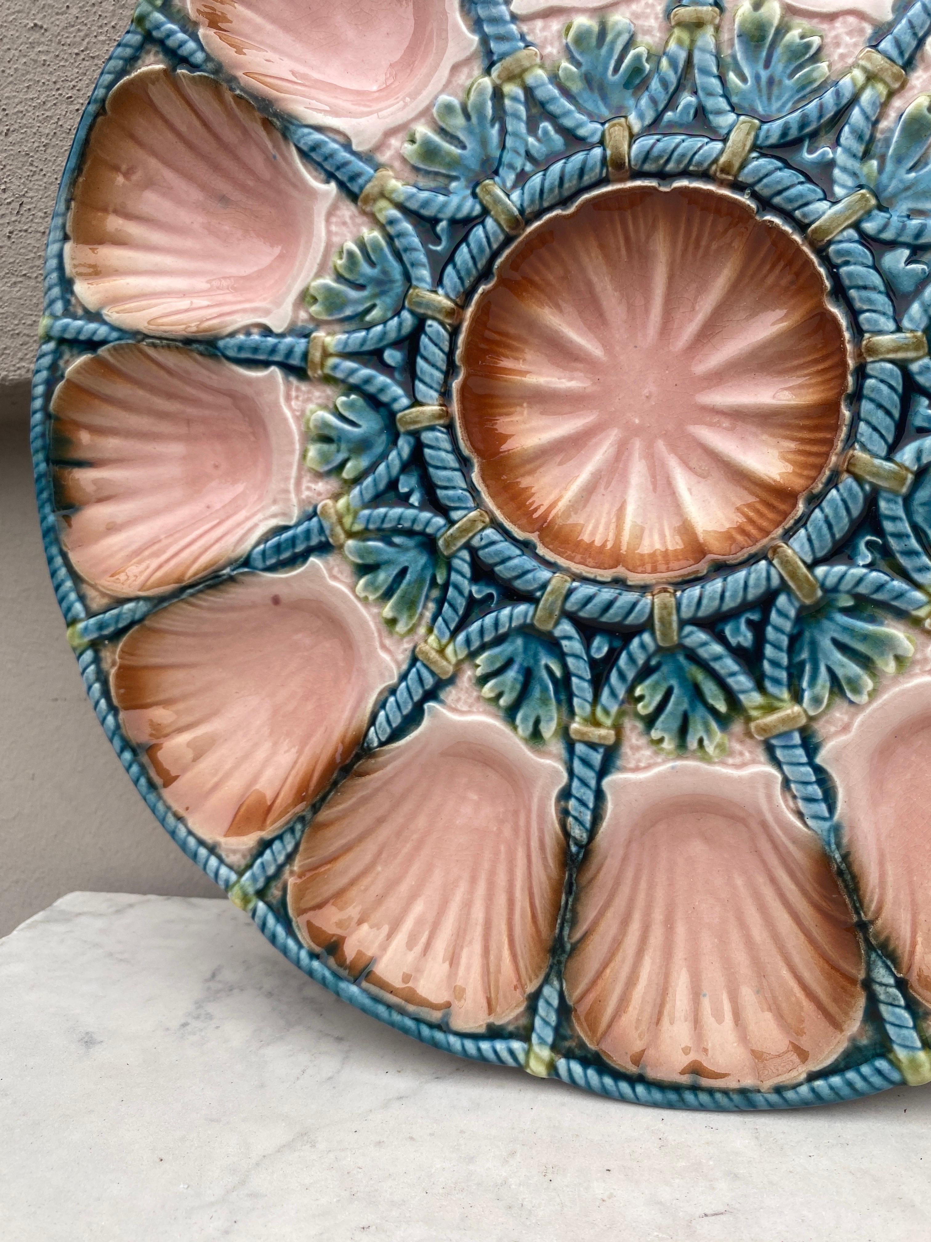 Large Majolica Oyster Platter Sarreguemines, Circa 1920 In Good Condition For Sale In Austin, TX