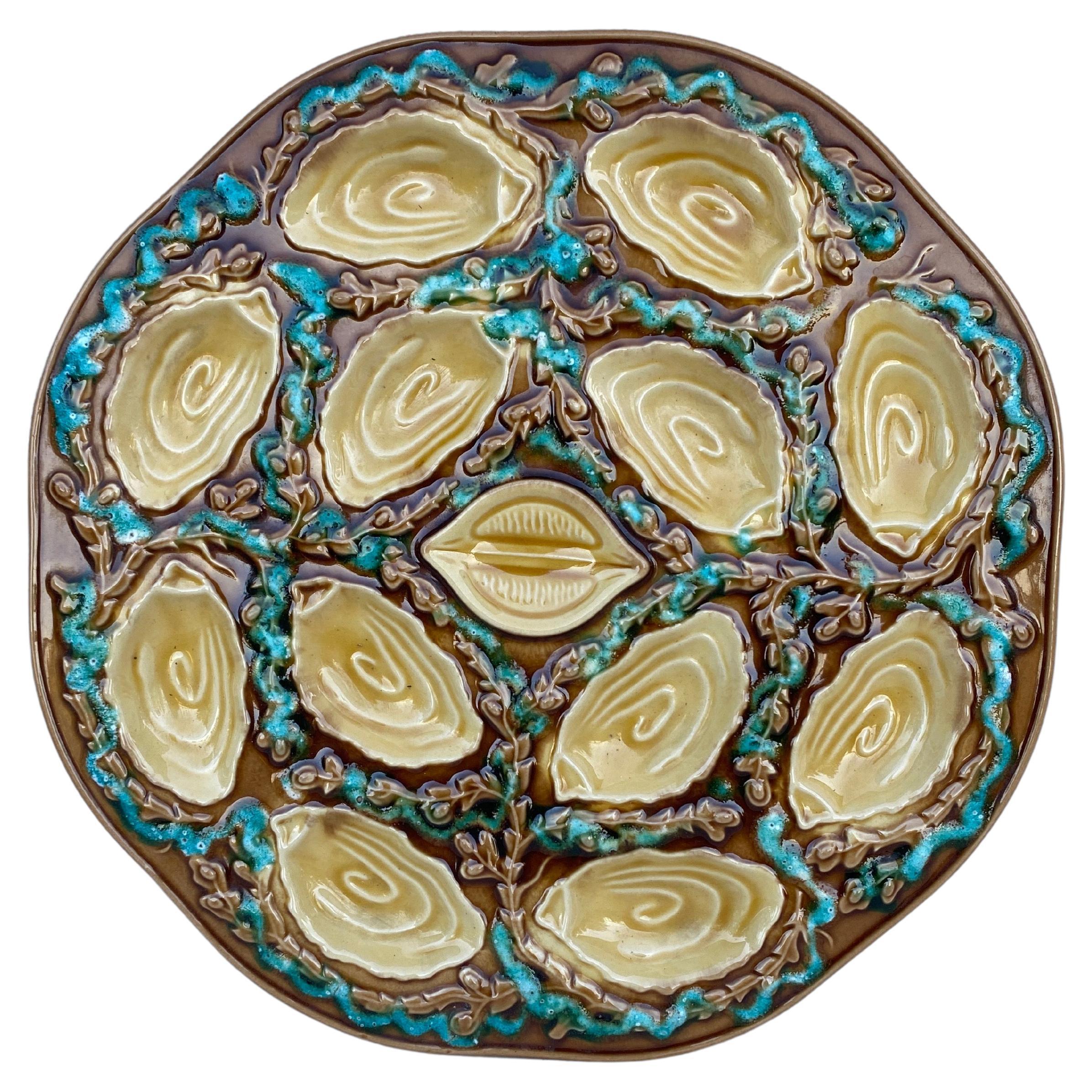 Grand plat à huîtres en majolique de Vallauris, vers 1950.
14,5 pouces de diamètre.