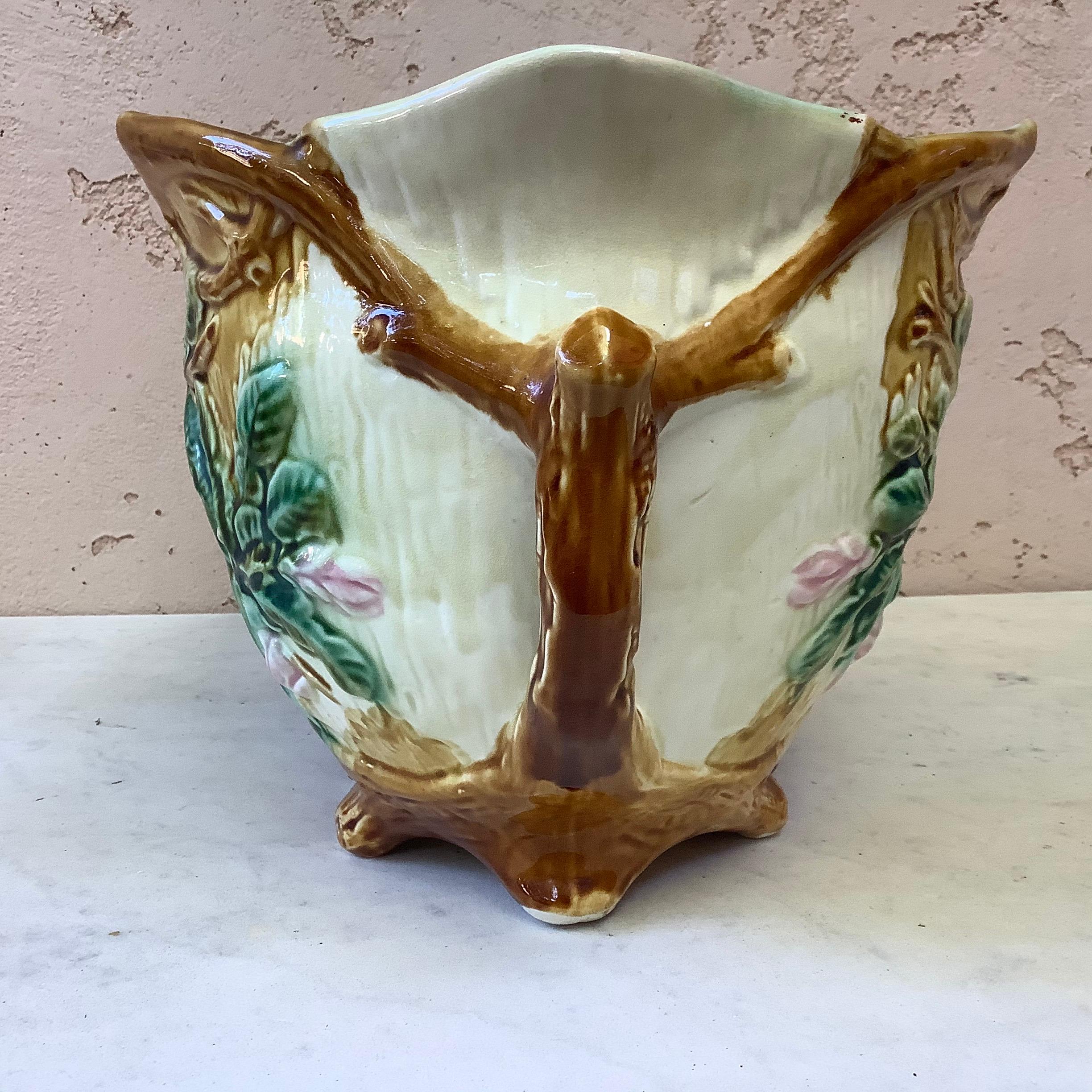 Large Majolica Parrots Jardinière Onnaing, circa 1880 In Good Condition In Austin, TX