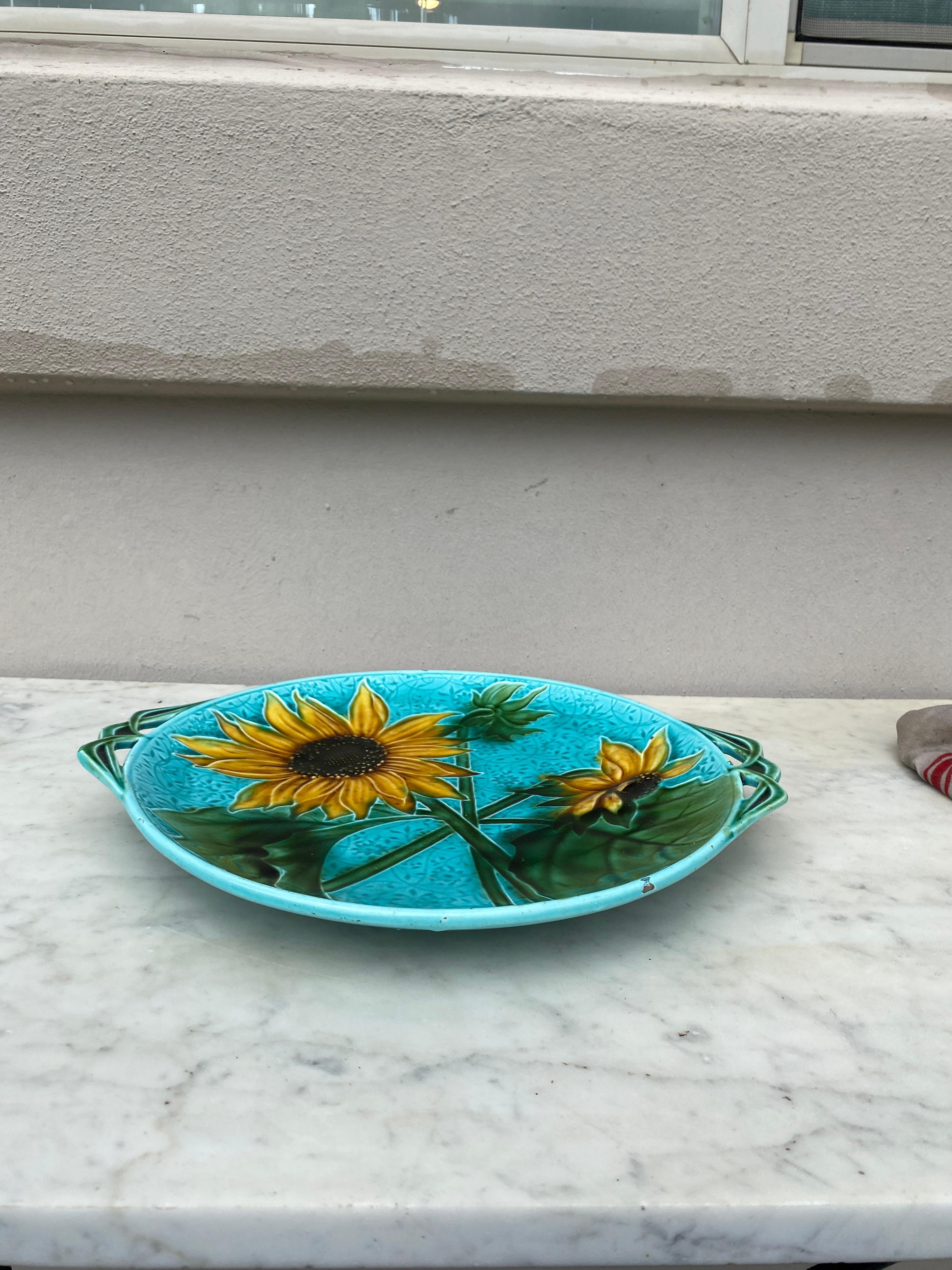 Large Majolica Sunflower Platter Villeroy & Boch, circa 1900 In Good Condition For Sale In Austin, TX