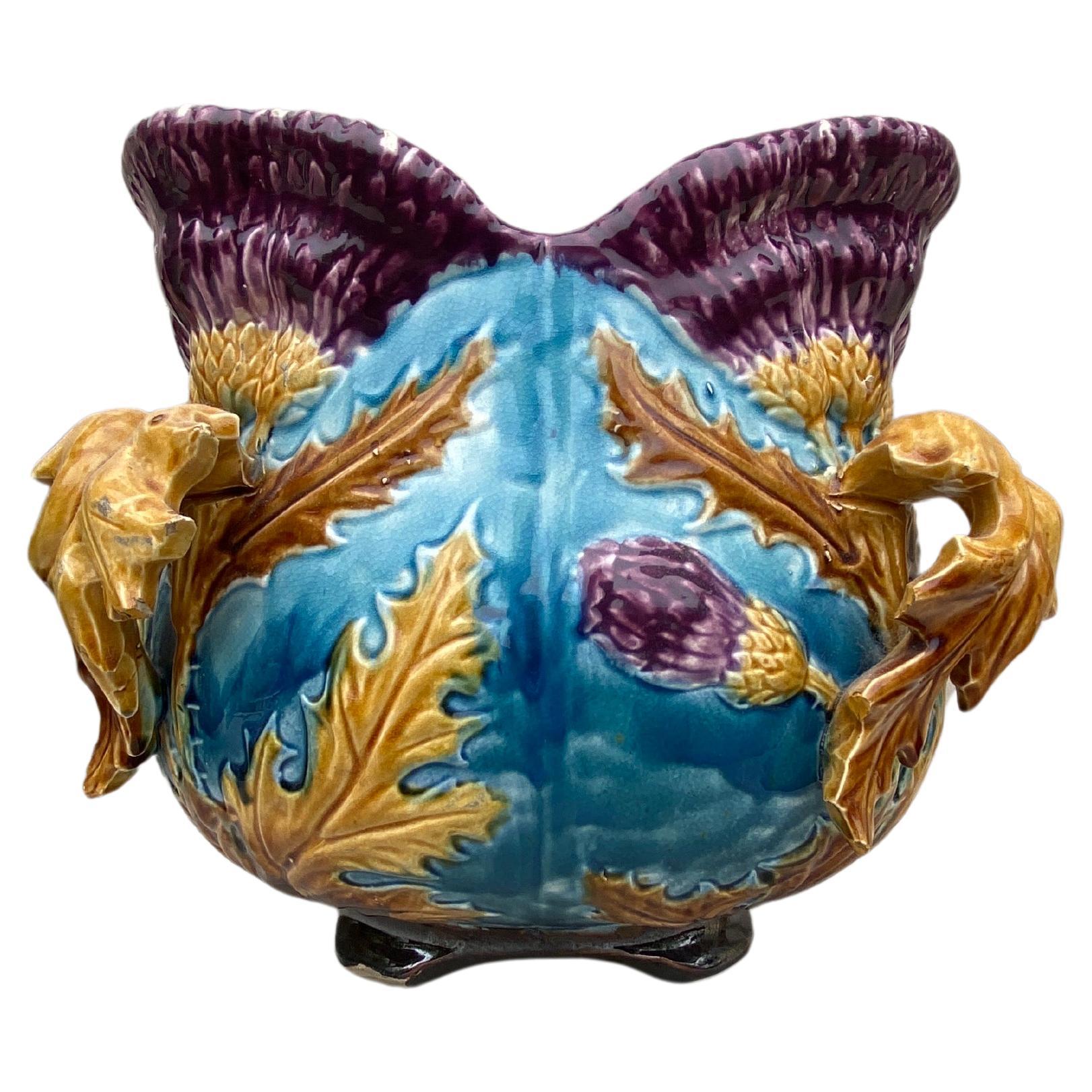 Large Majolica thistle jardinière Onnaing, circa 1880.
Height / 9.5 inches.
Diameter / 13 inches.