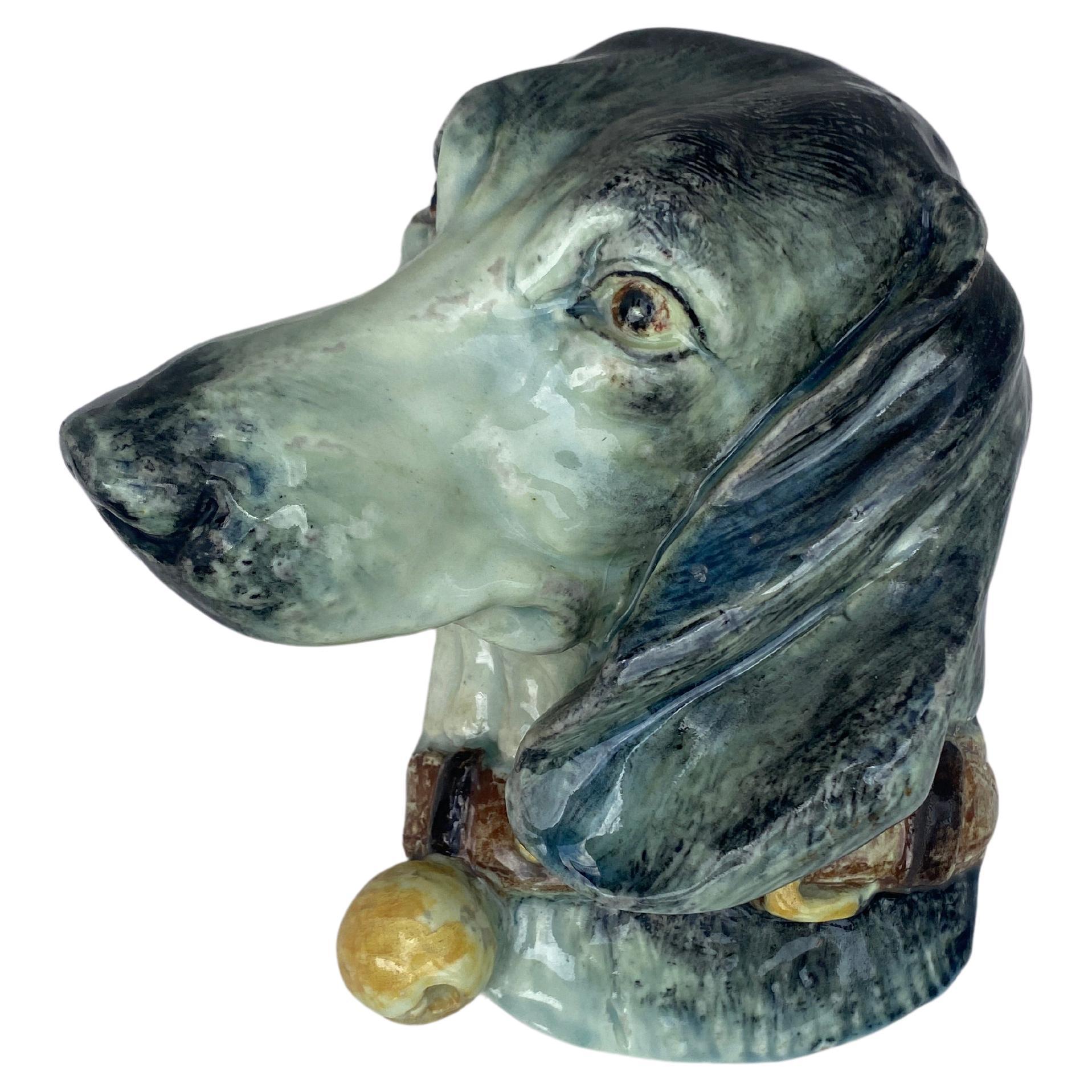 Grande tasca da parete in maiolica con cane Delphin Massier, circa 1890 in vendita