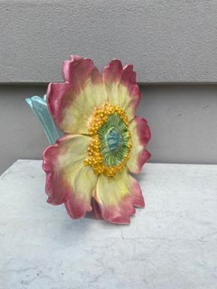 Grand vase à églantines en majolique Jerome Massier, vers 1900