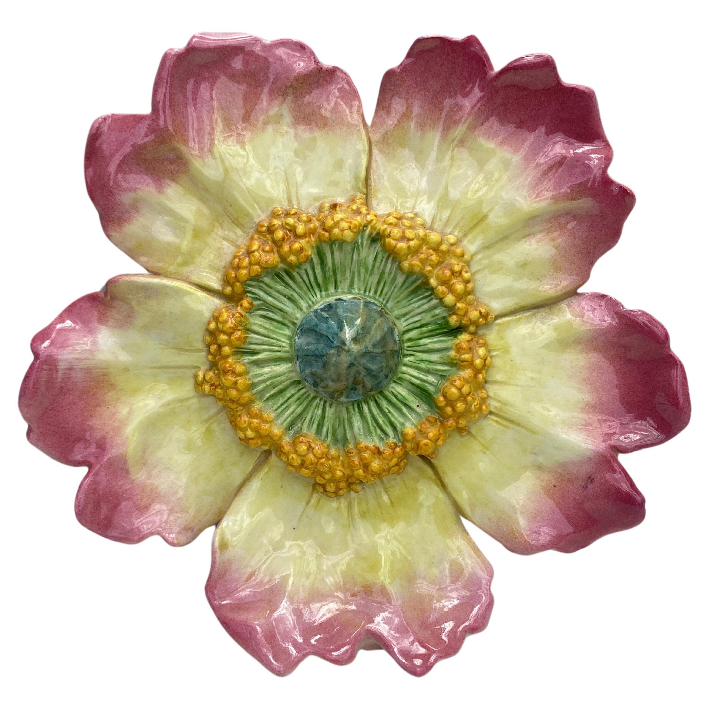 Gran jarrón de mayólica rosa silvestre Jerome Massier, hacia 1900