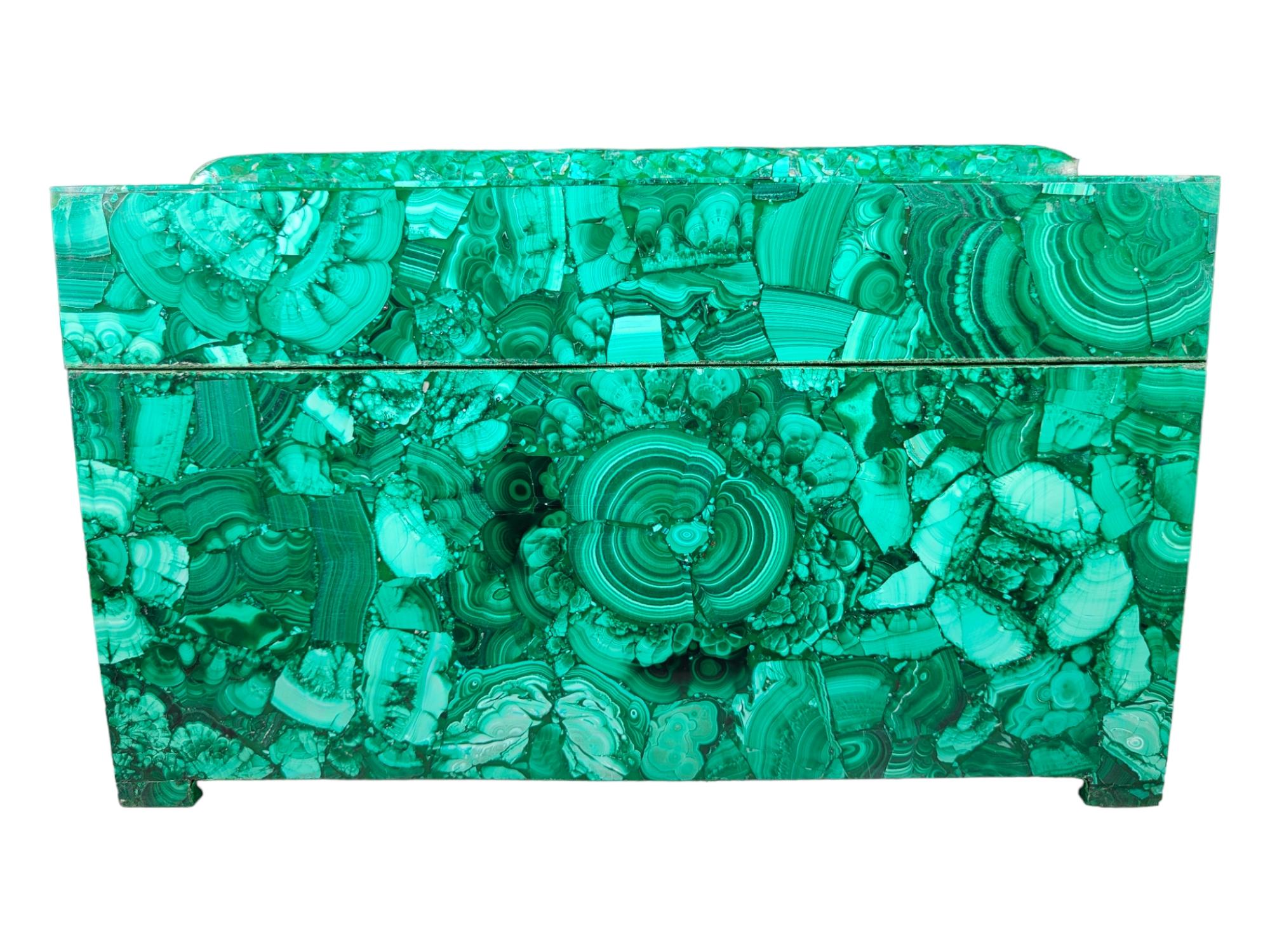 Large Malachite Box From The Mid-20th Century
LARGE MID-XX CENTURY MALACHITE BOX VERY DECORATIVE MID-XX CENTURY MALACHITE BOX LARGE MEASURES: 41X30X26 CM-IN PERFECT STATE OF CONSERVATION MAXIMUM QUALITY OF MALACHITE: AAA