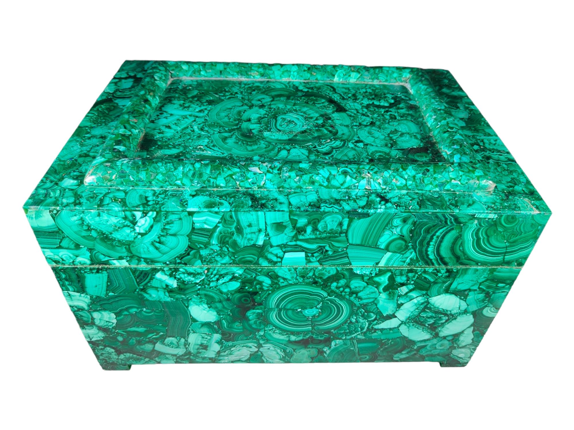 Large Malachite Box from the Mid-20th Century In Excellent Condition For Sale In Madrid, ES