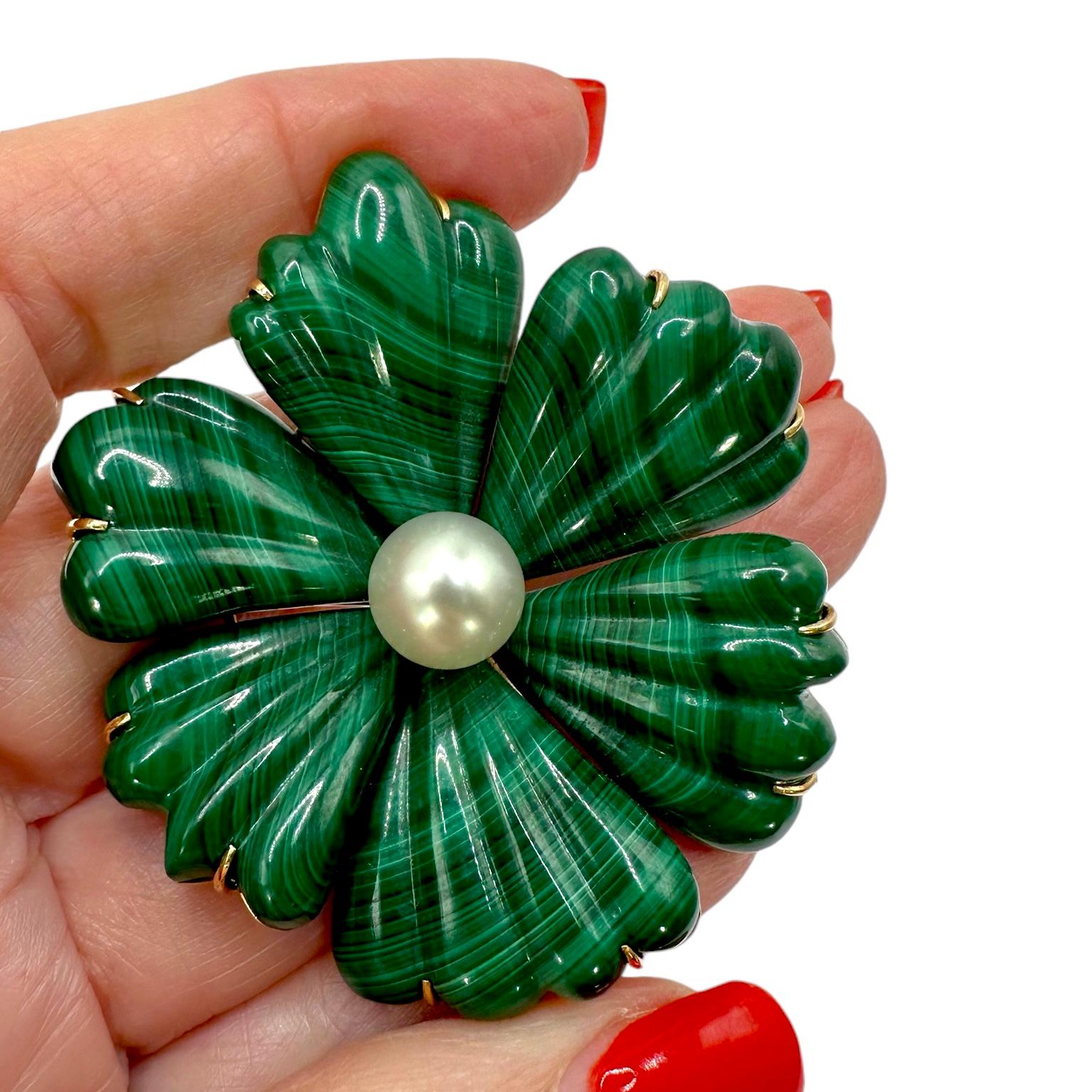 Grand pendentif fleur en malachite avec centre perlé en or jaune 14 carats en vente 4