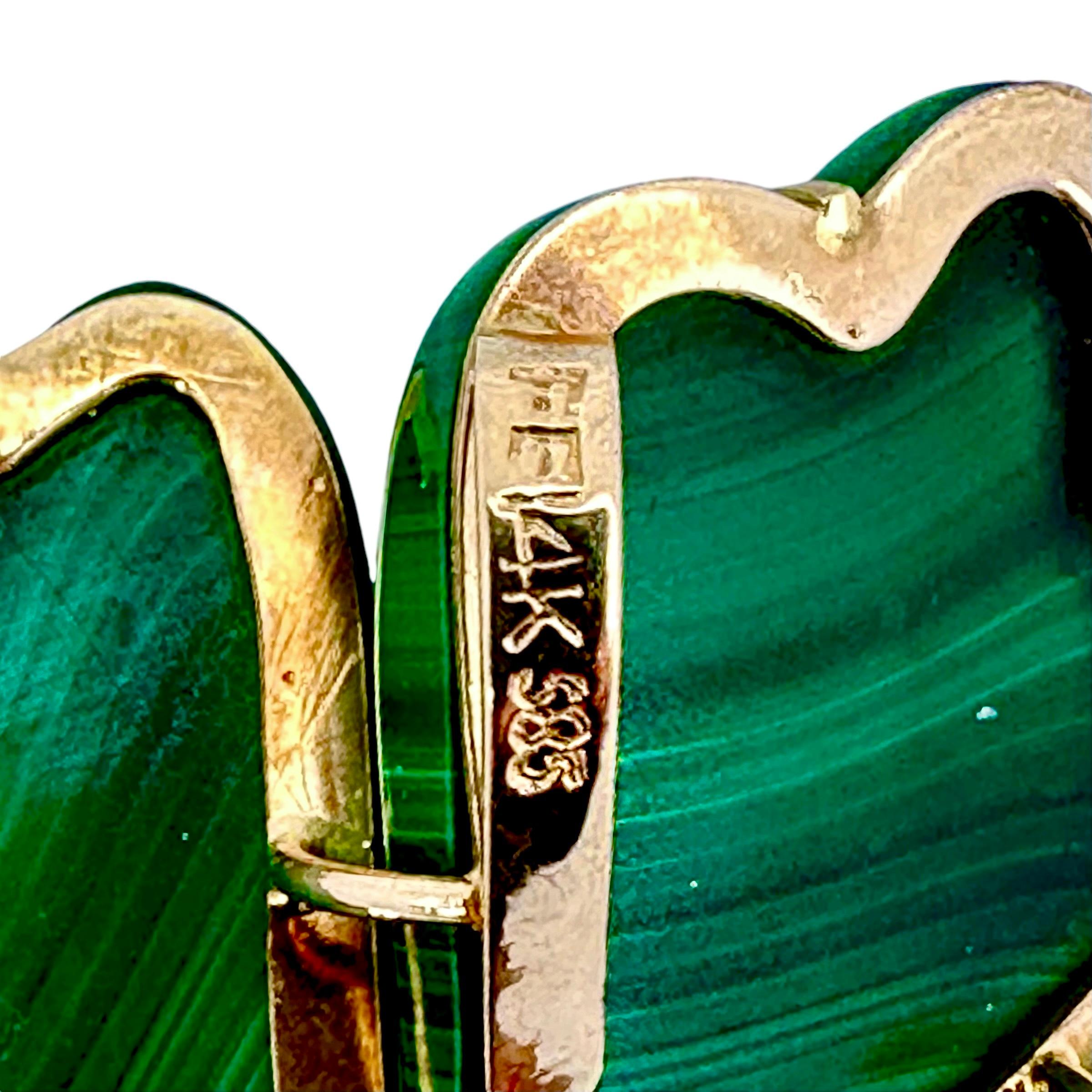 Grand pendentif fleur en malachite avec centre perlé en or jaune 14 carats en vente 3