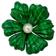 Großer Malachit-Blumenanhänger mit Perlen in der Mitte aus 14K Gelbgold
