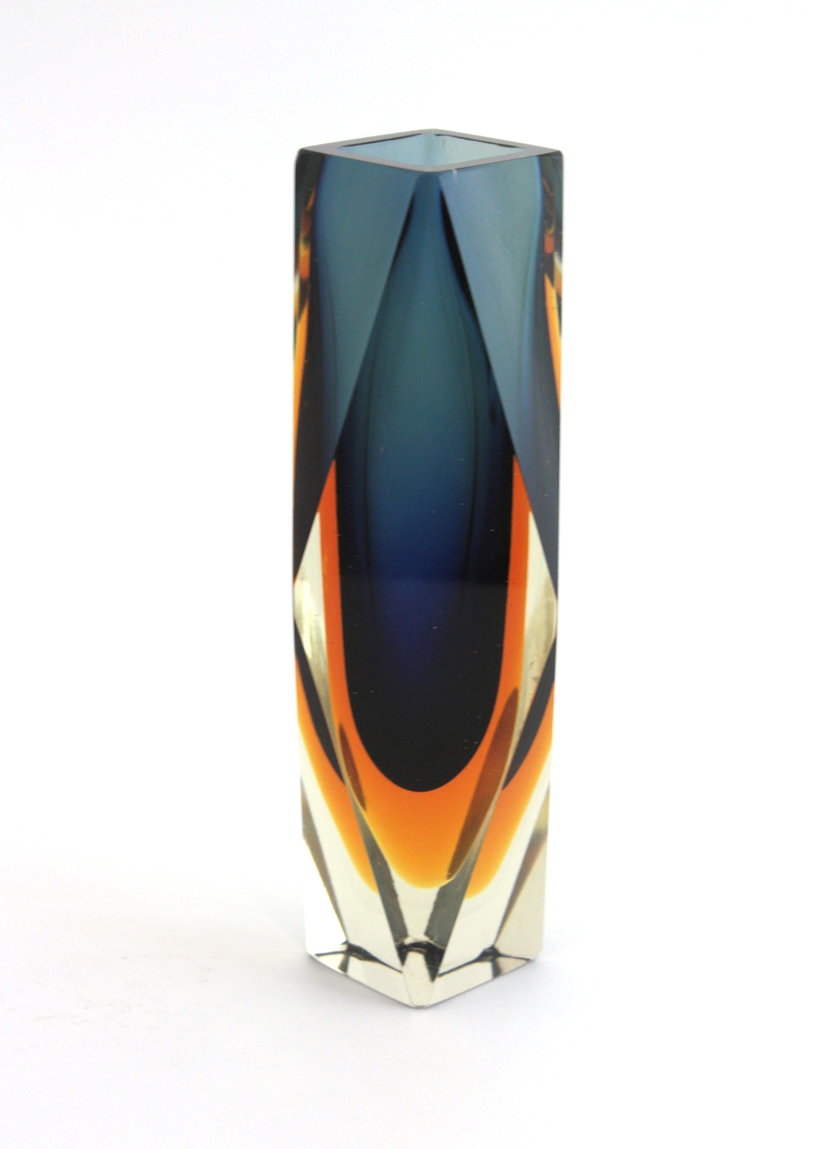 Gran jarrón de cristal Sommerso facetado azul y ámbar de Mandruzzato Murano en venta 2
