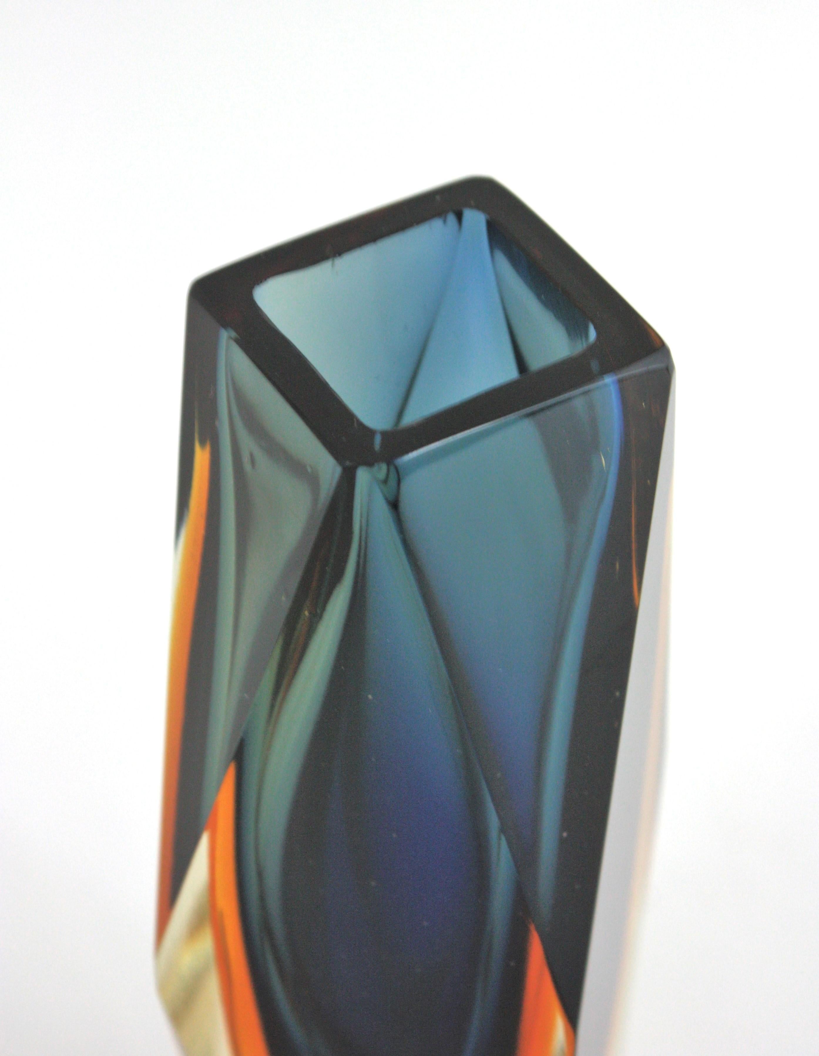 Gran jarrón de cristal Sommerso facetado azul y ámbar de Mandruzzato Murano en venta 4