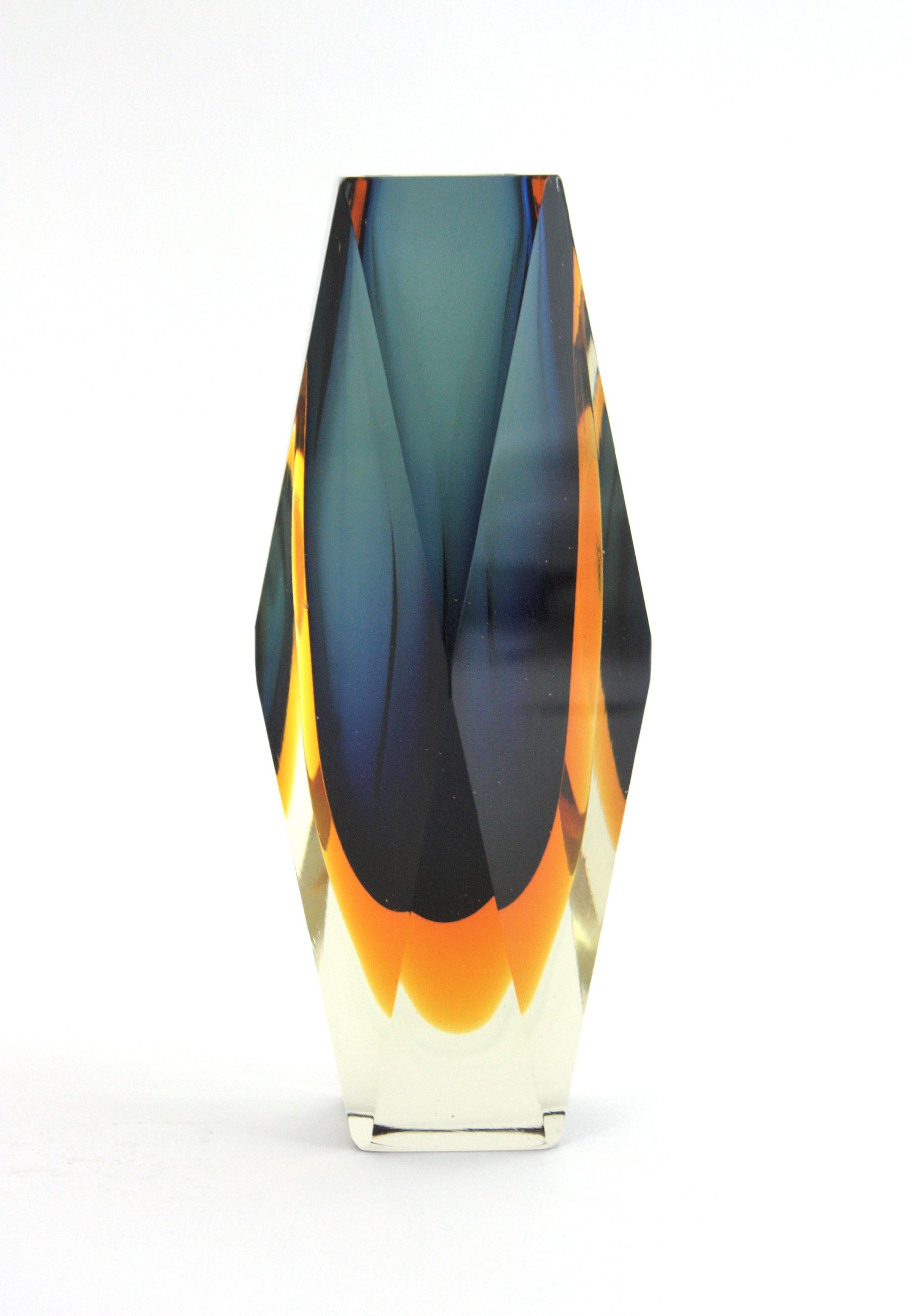 Gran jarrón de cristal Sommerso facetado azul y ámbar de Mandruzzato Murano en Bueno estado para la venta en Barcelona, ES