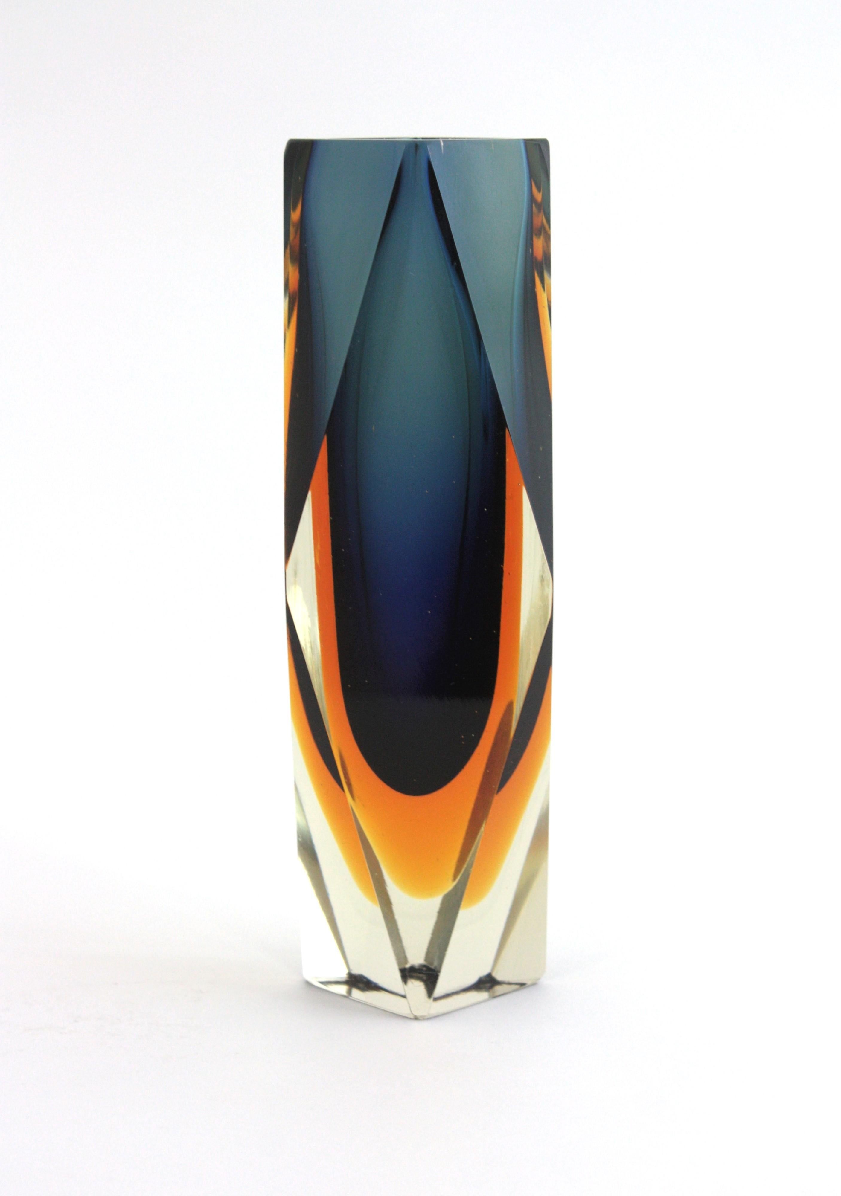 Gran jarrón de cristal Sommerso facetado azul y ámbar de Mandruzzato Murano en venta 1