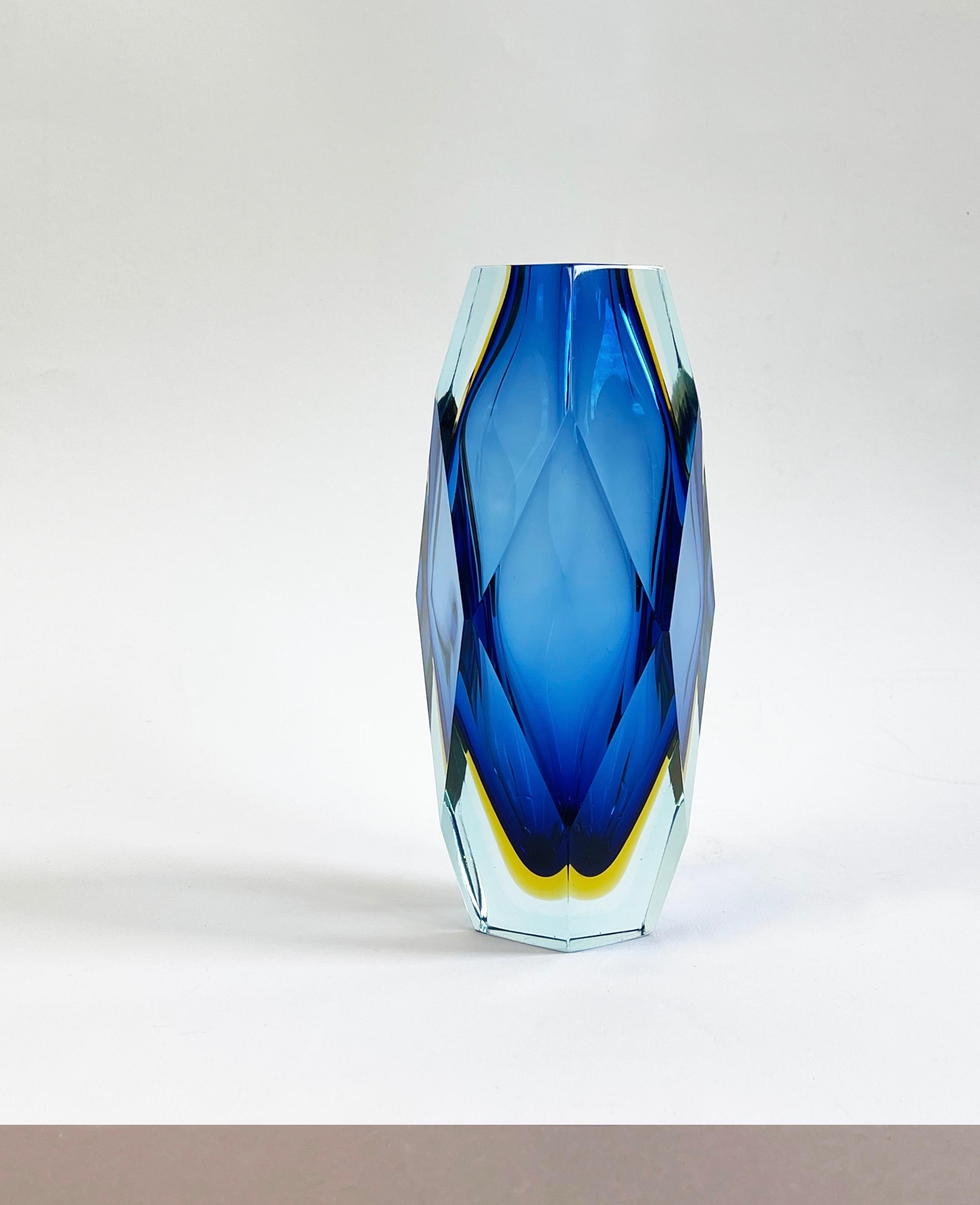 By Luigi Mandruzzato – who was Alessandro Mandruzzato's grandfather, who then later took over the family business. So Luigi was the original artist in the family indeed!

Rare and absolutely stunning piece, as the top and bottom are 5 (!) sided