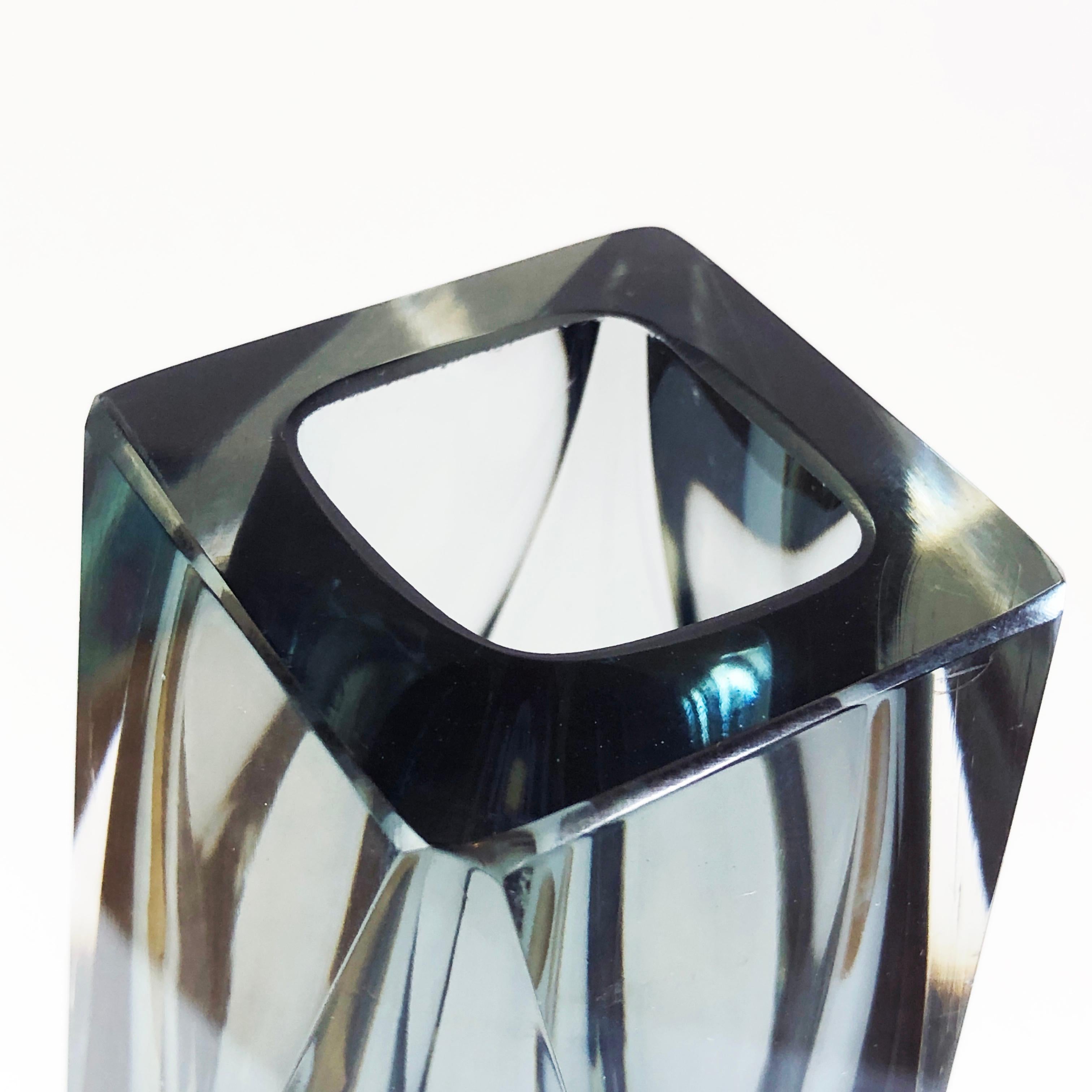 Hand-Crafted Large Mandruzzato Murano Sommerso Smoked Grey Clear Faceted Art Glass Vase For Sale