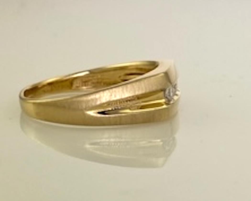 Round Cut Large Mans 3 Round Diamond .26 TW Yellow Gold 14 Karat Ring 4.6 Grams