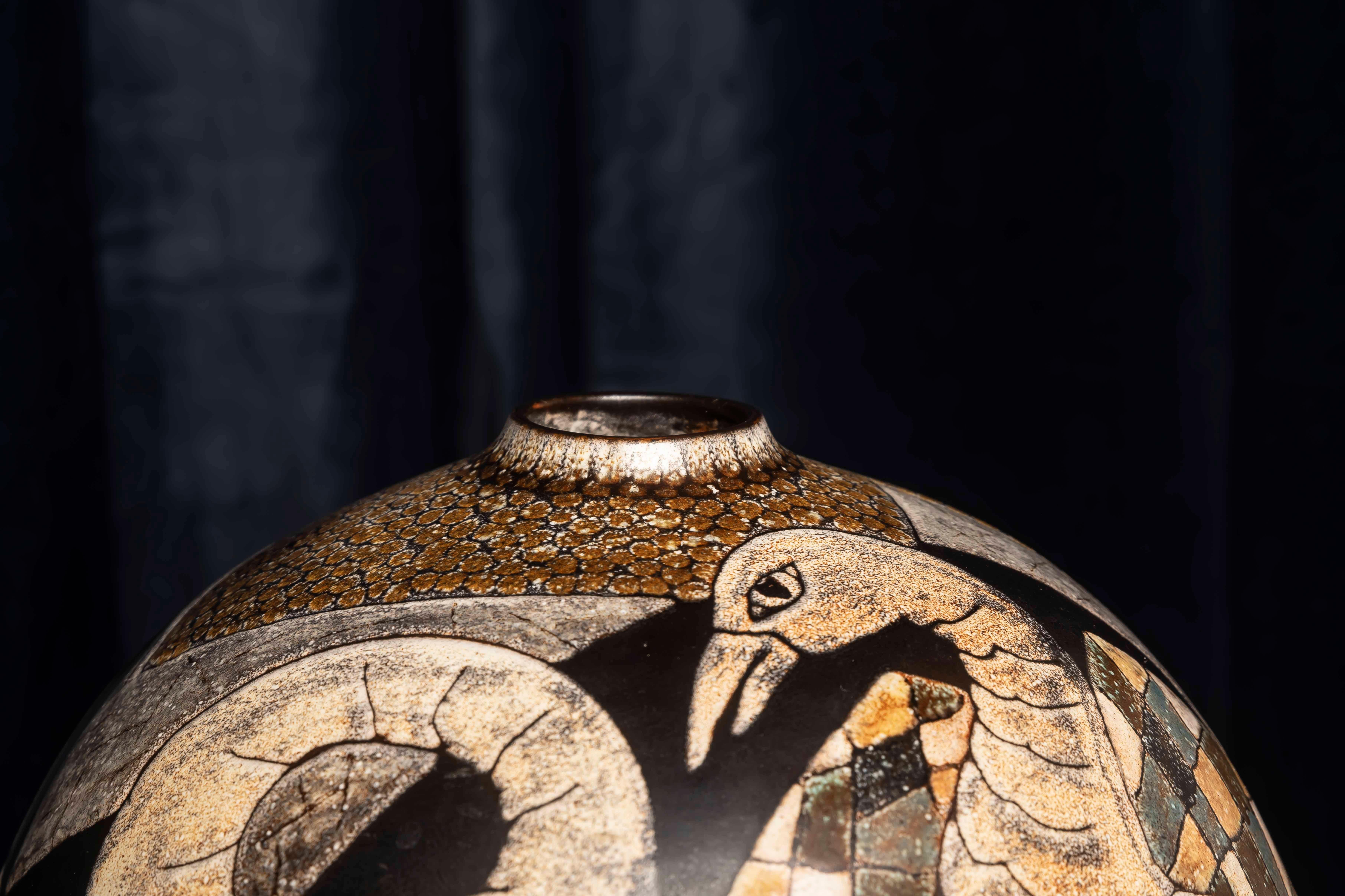 Vernissé Grand vase décoratif en céramique de Manuel Millet avec oiseaux, 1988 en vente