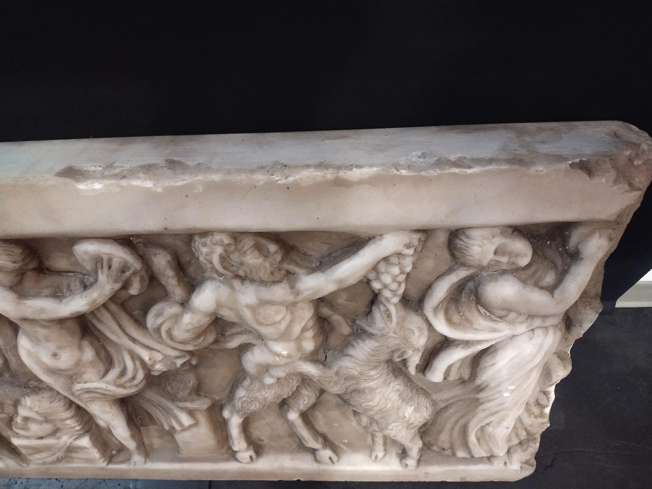 Grand haut-relief de Bacchanale en marbre, 113 cm, début du 20e siècle en vente 2