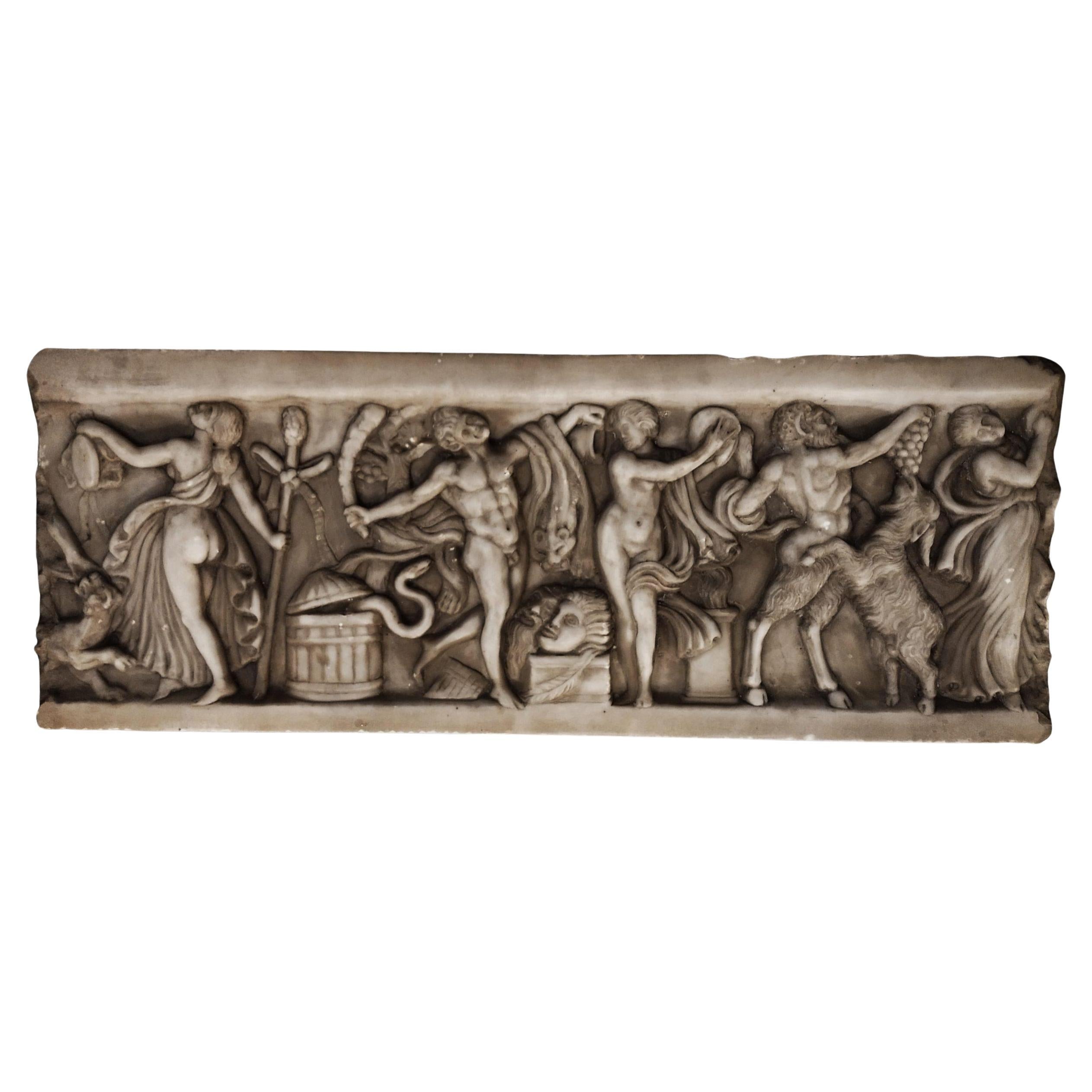 Grand haut-relief de Bacchanale en marbre, 113 cm, début du 20e siècle