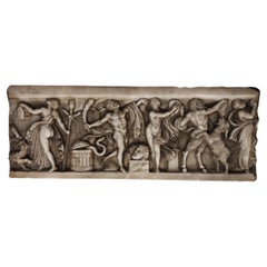 Grand haut-relief de Bacchanale en marbre, 113 cm, début du 20e siècle