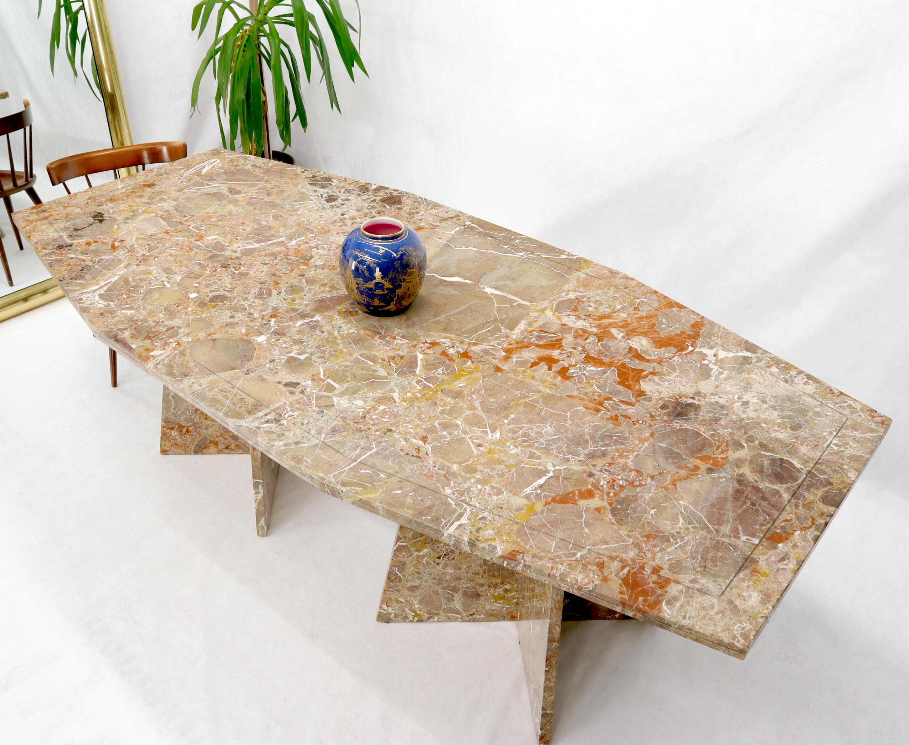 Grande table de conférence de salle à manger en marbre en forme de bateau sur bases en forme de croix en vente 3