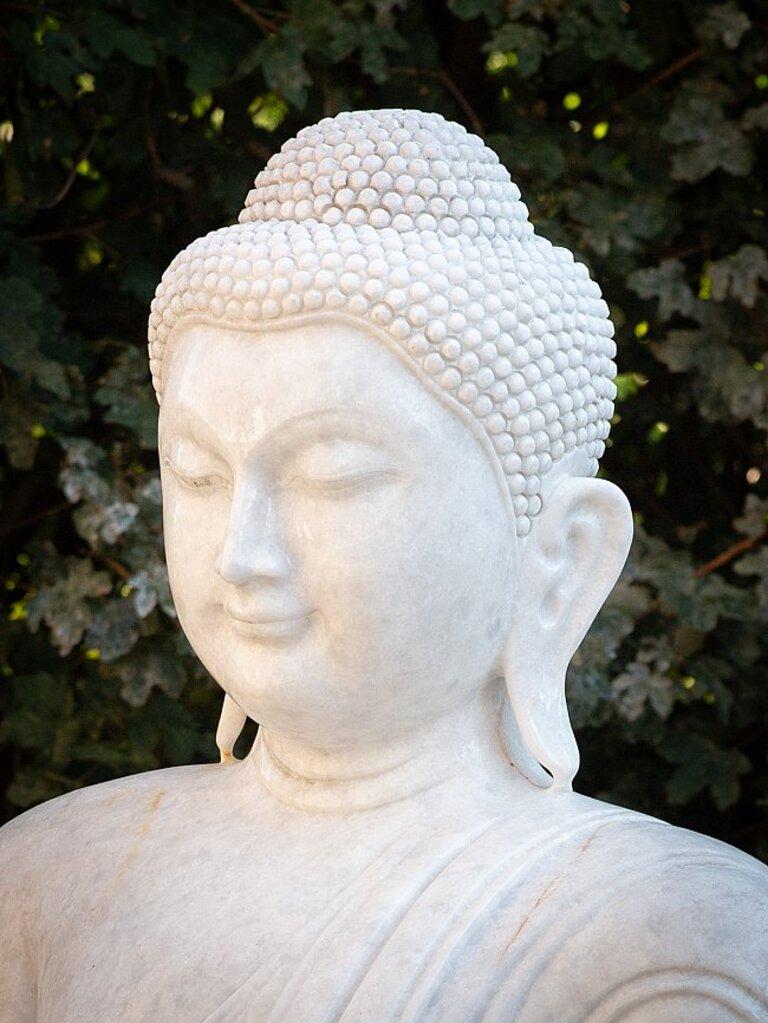 Large Marble Burmese Buddha Statue from Burma Original Buddhas In Good Condition For Sale In DEVENTER, NL