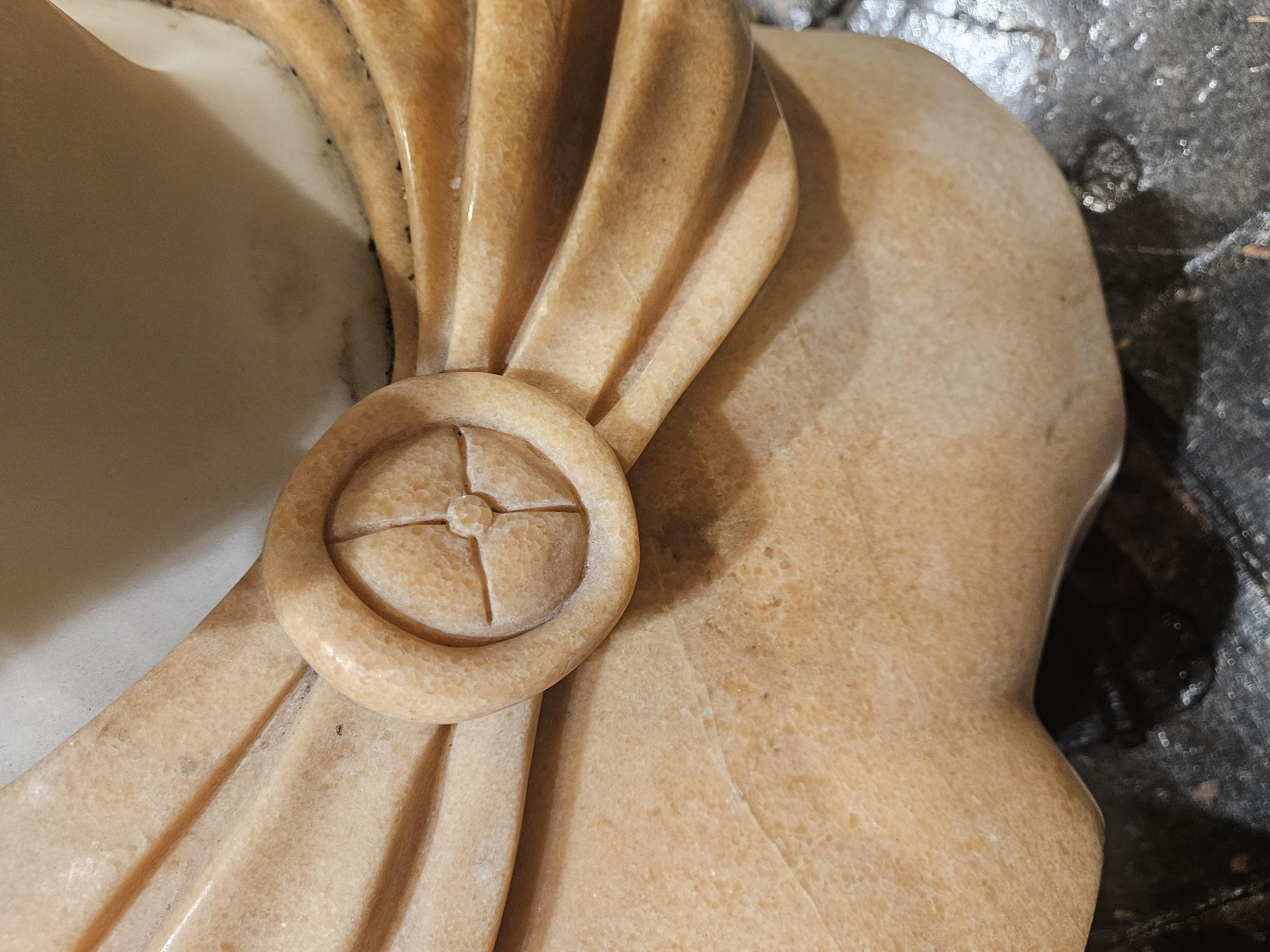 Grande busto in marmo del dio greco Apollo
Incredibile dettaglio soprattutto dei capelli ricci
Questo è un pezzo da Grand Tour


