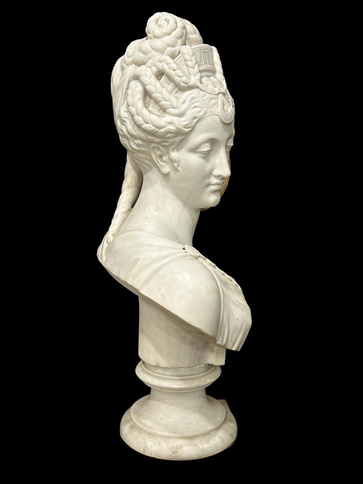 Grand buste de marbre  Diane de Poitiers, 19e siècle. en vente 1