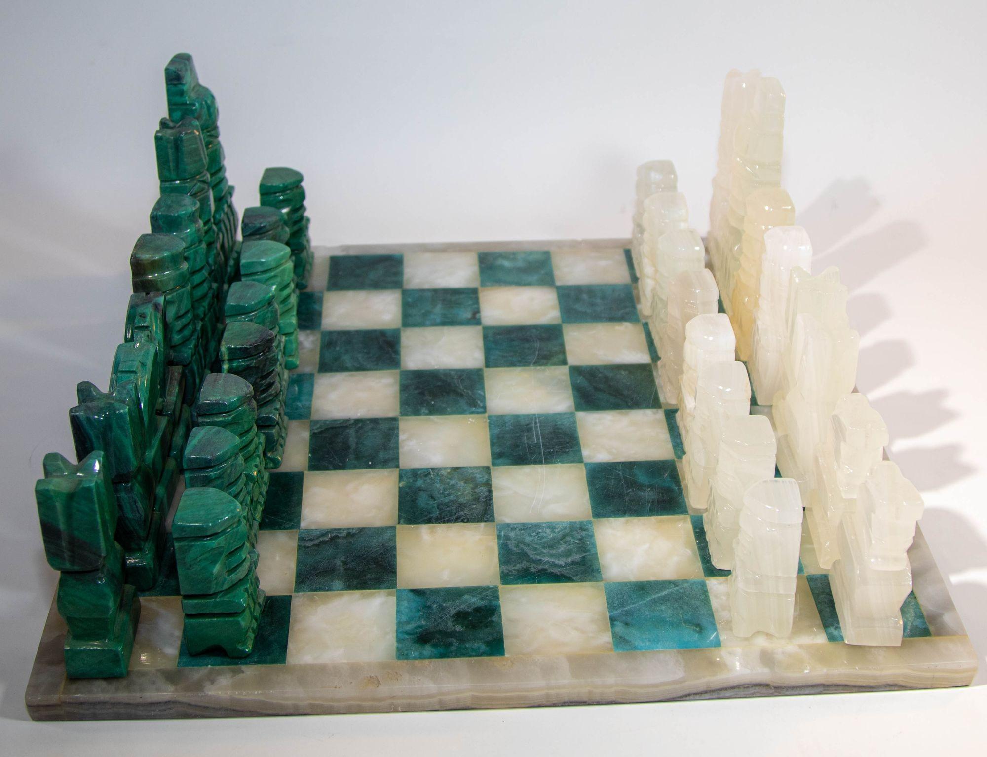 Large Marble Chess Set with Hand-carved Emerald Green Onyx Pieces 1950's For Sale 1