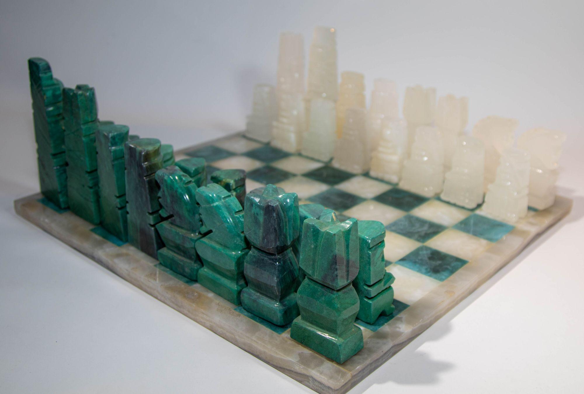 Large Marble Chess Set with Hand-carved Emerald Green Onyx Pieces 1950's For Sale 3