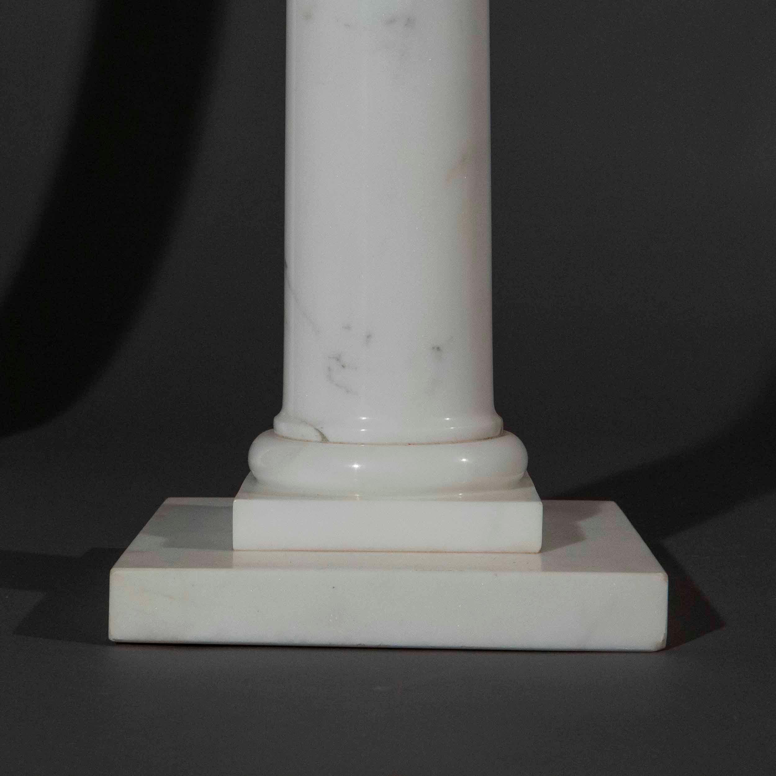 Lámparas de sobremesa grandes con columna de mármol Romano clásico en venta