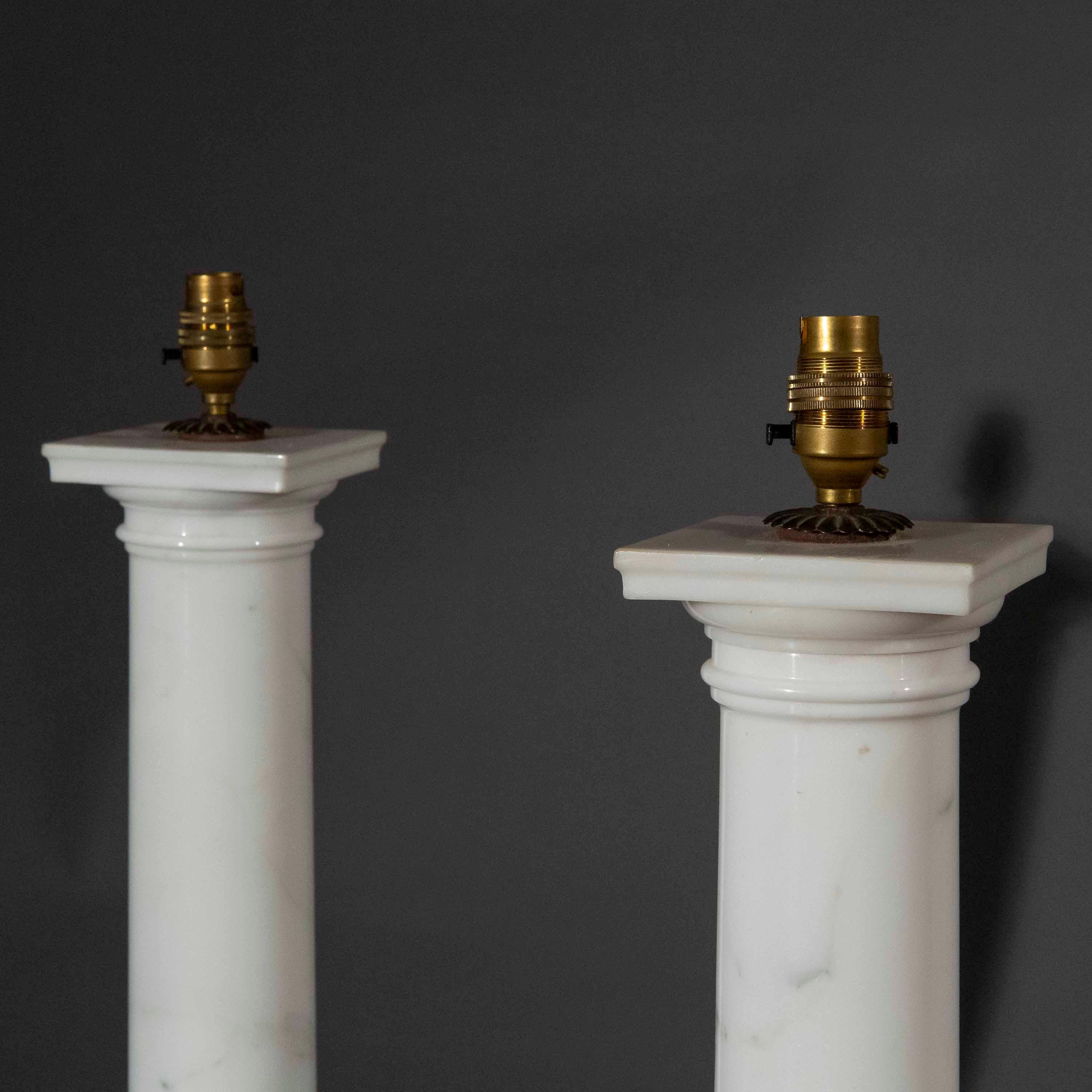 Lámparas de sobremesa grandes con columna de mármol siglo XX en venta