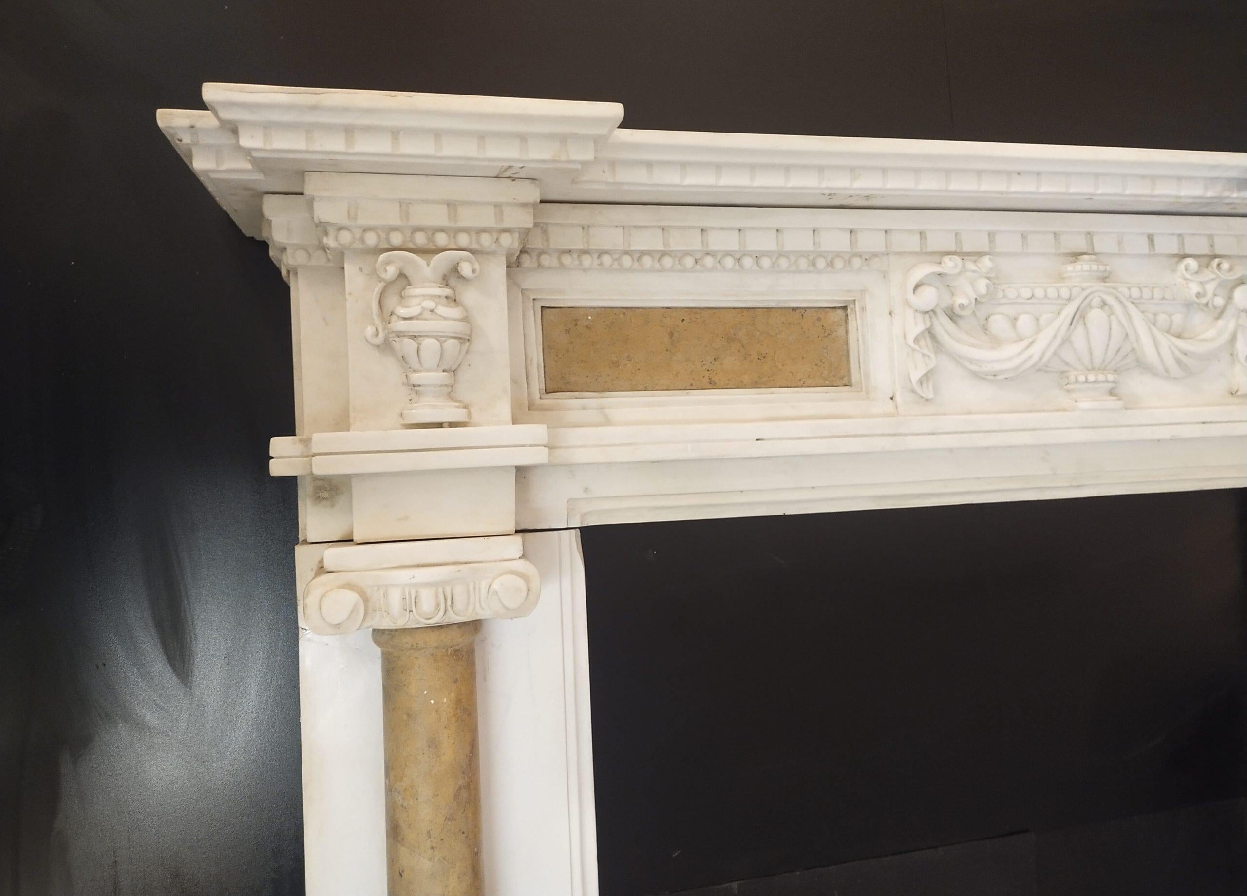 Beautiful large marble fireplace, with solid columns, carved in the manner of Valadier, 20th century. ADDITIONAL PHOTOS, INFORMATION OF THE LOT AND QUOTE FOR SHIPPING COST CAN BE REQUEST BY SENDING AN EMAIL,  ULTERIORI FOTO, INFORMAZIONI SUL LOTTO E