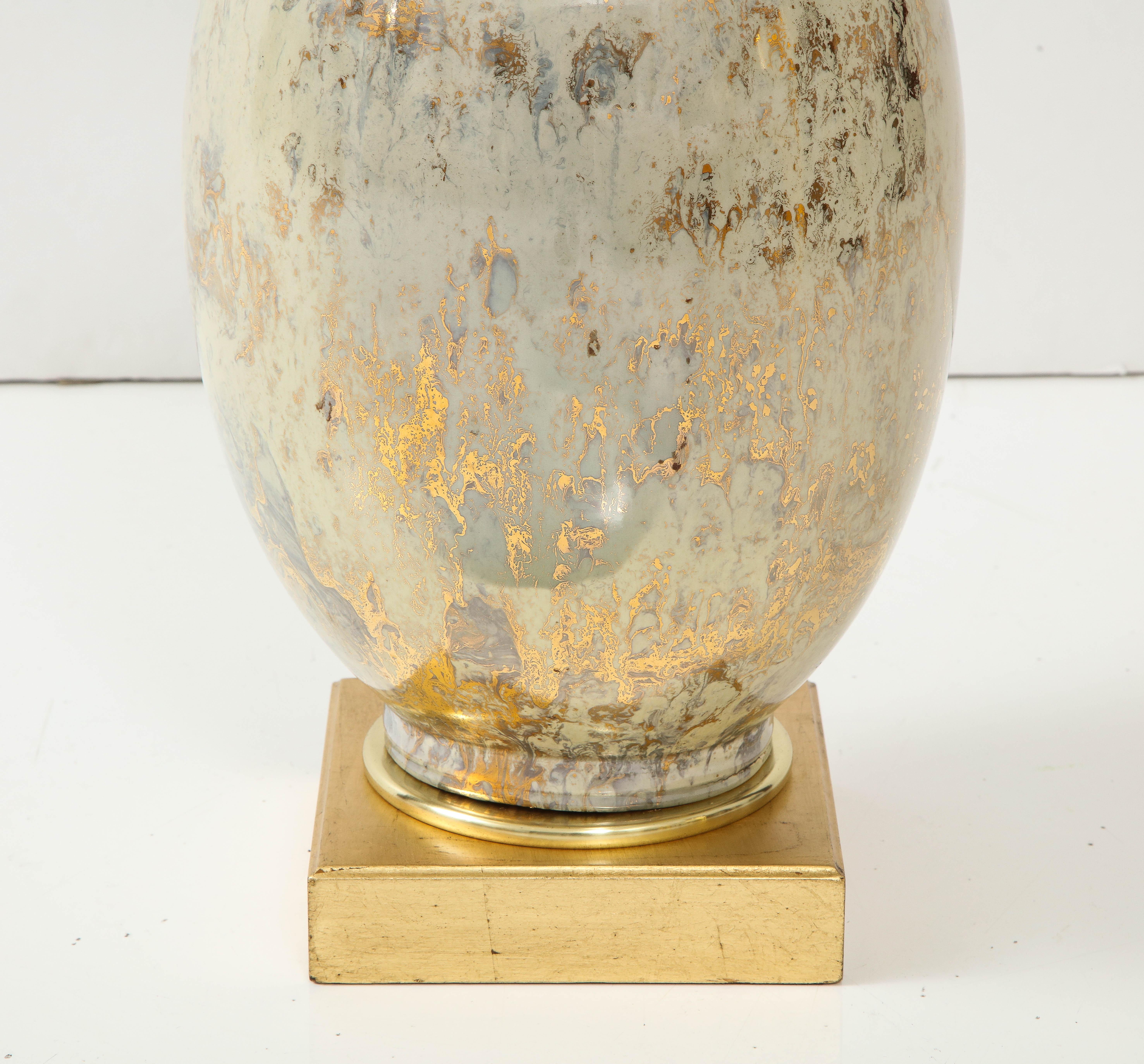 Große glasierte Keramiklampe aus Marmor von Marbro Lamp Company. (Mitte des 20. Jahrhunderts) im Angebot