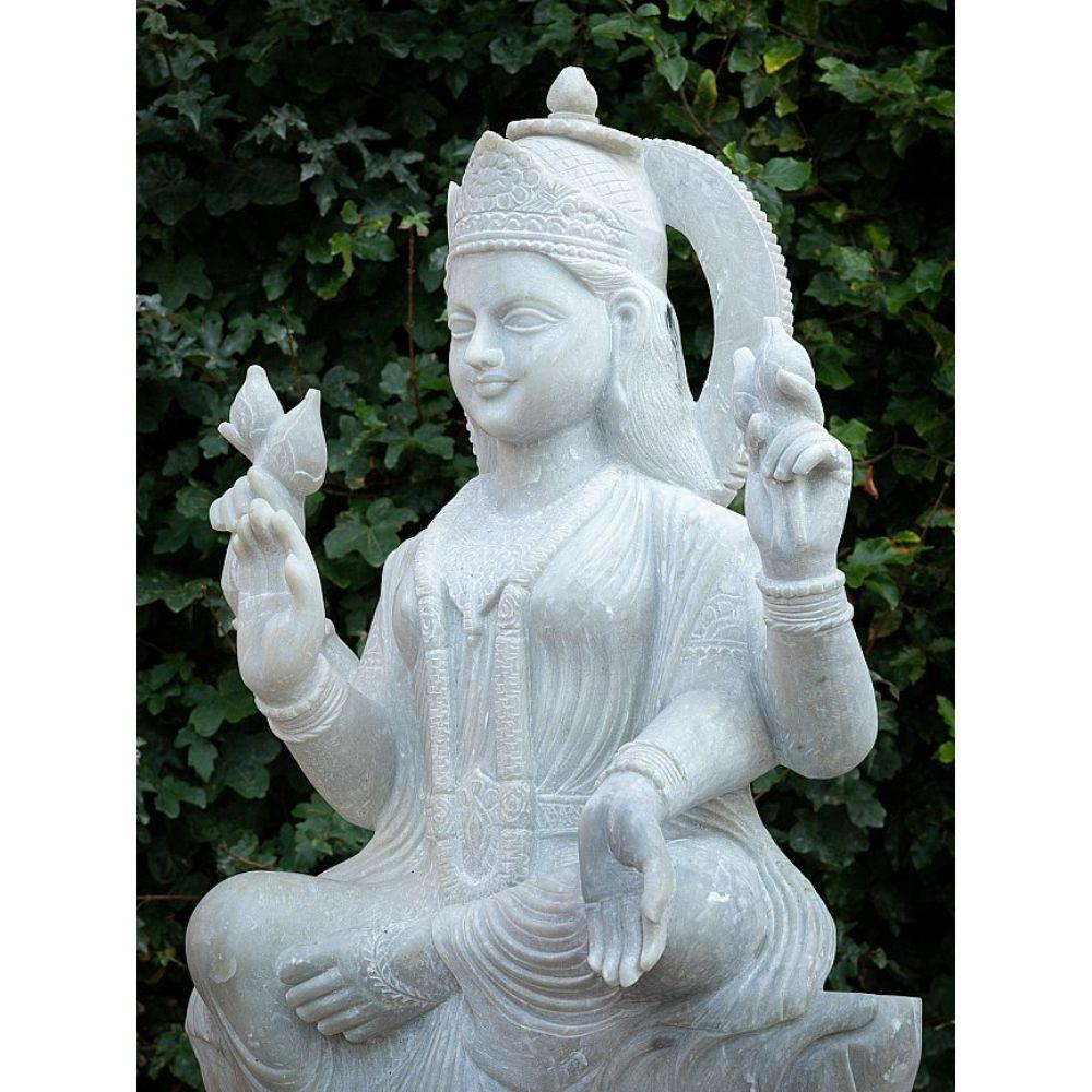Large Marble Lakshmi Statue from India In Good Condition For Sale In DEVENTER, NL