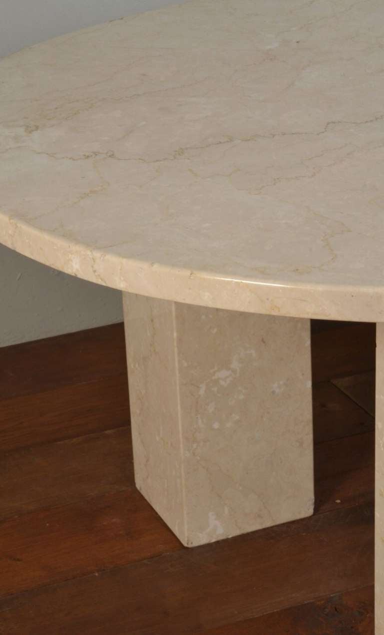 Large Marble Oval Dining Table In Good Condition In Cheshire, GB