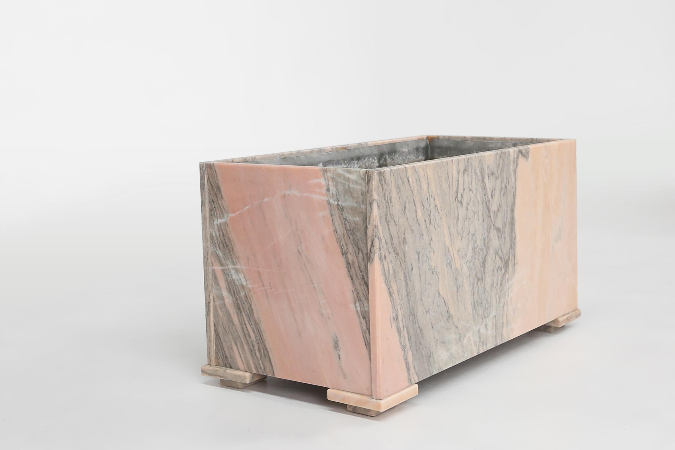 Large marble planter in pink marble, Belgium ca. 1980 In Good Condition For Sale In Meulebeke, BE