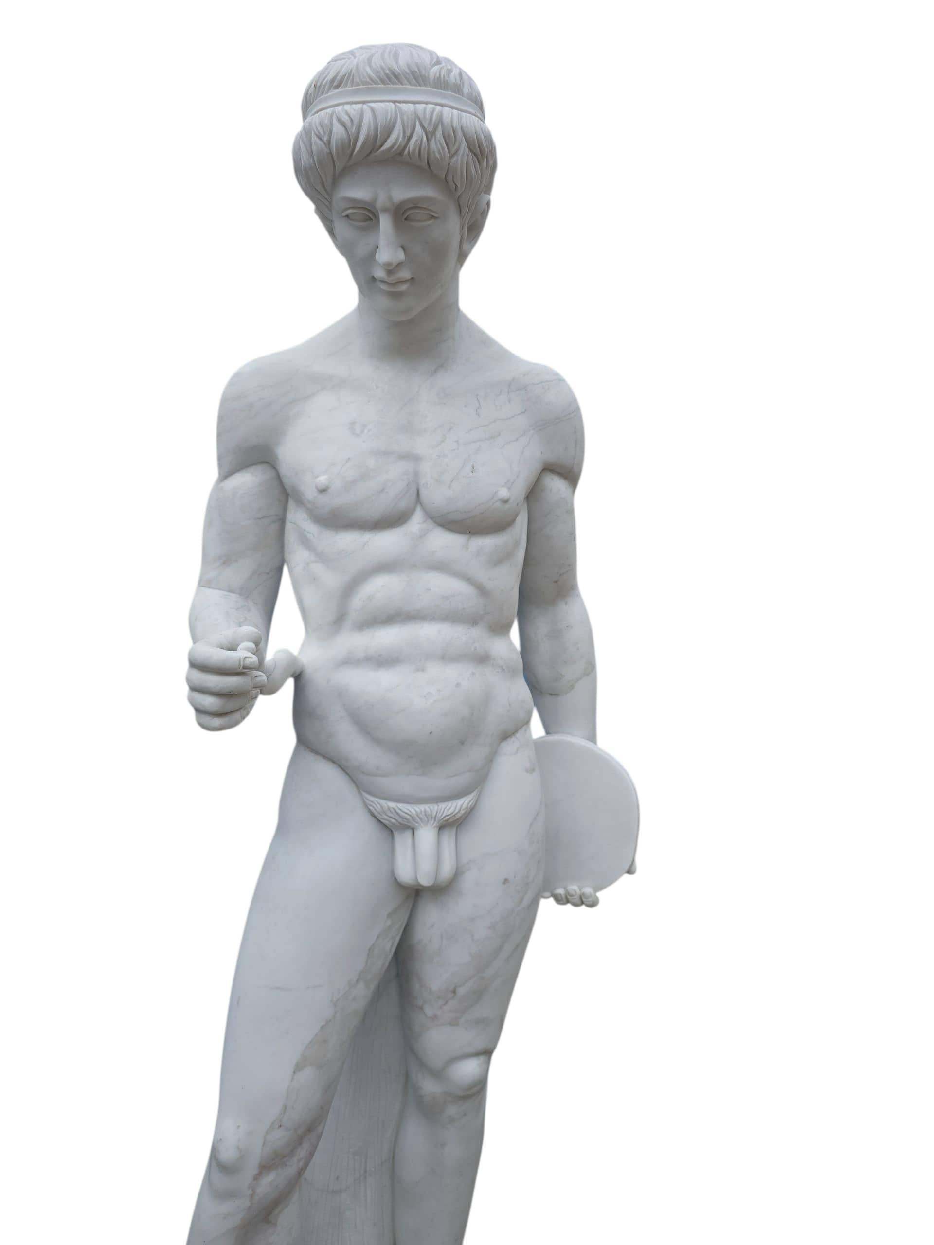 Marmo Grande scultura in marmo del Discobolo, Italia, anni '70 in vendita